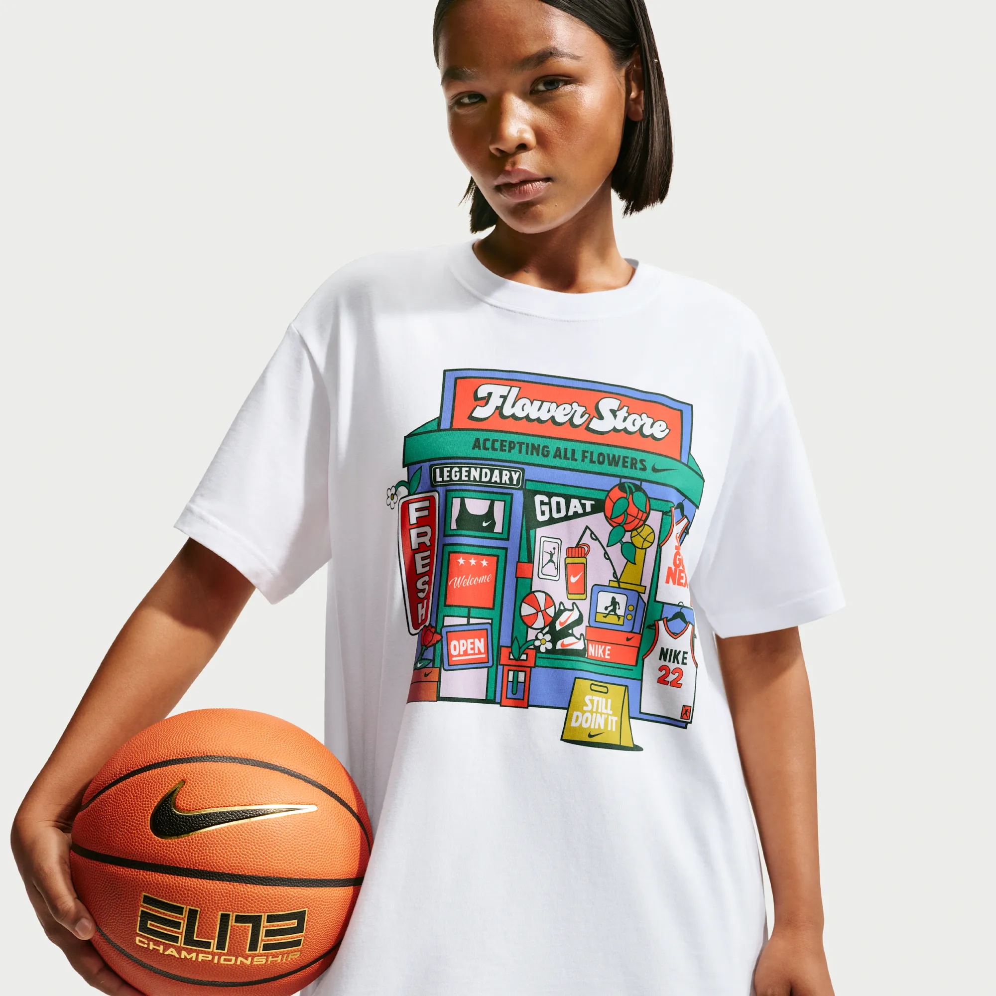 Nike Women's Oversized Graphic T-Shirt - White - Cotton