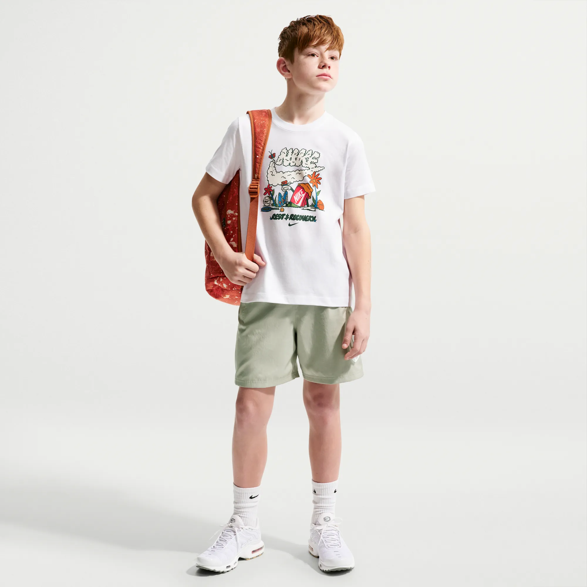 Nike Club Older Kids' 15cm (approx.) Woven Shorts - Green - Polyester
