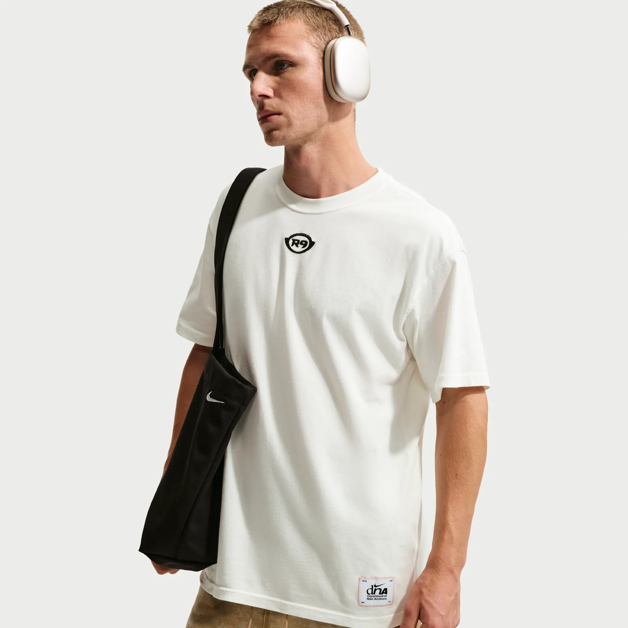 Nike 'R9' Men's T-Shirt - White - Cotton