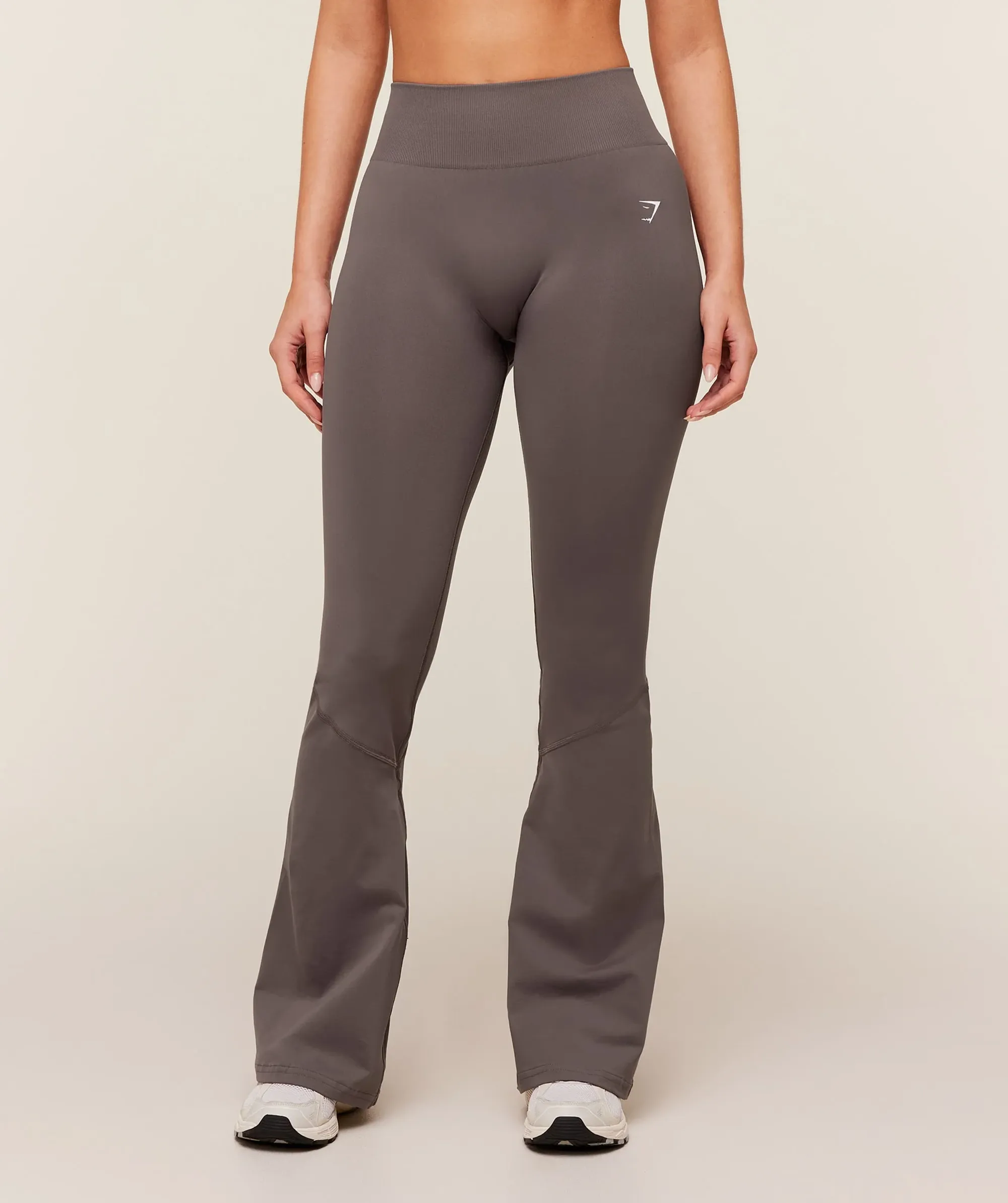 Gymshark Light Hold Flared Leggings - Cool Brown