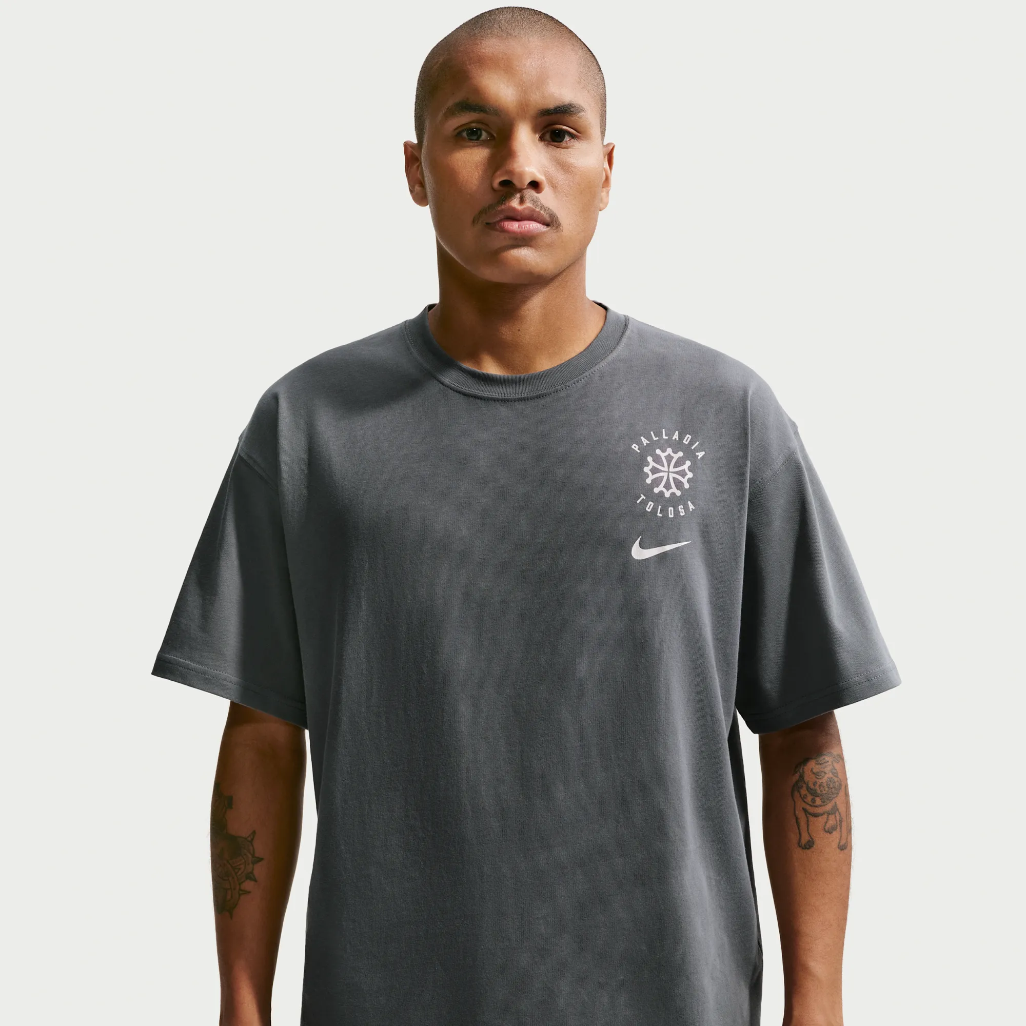 Nike Capitolium Loose-Fit T-Shirt - Grey
