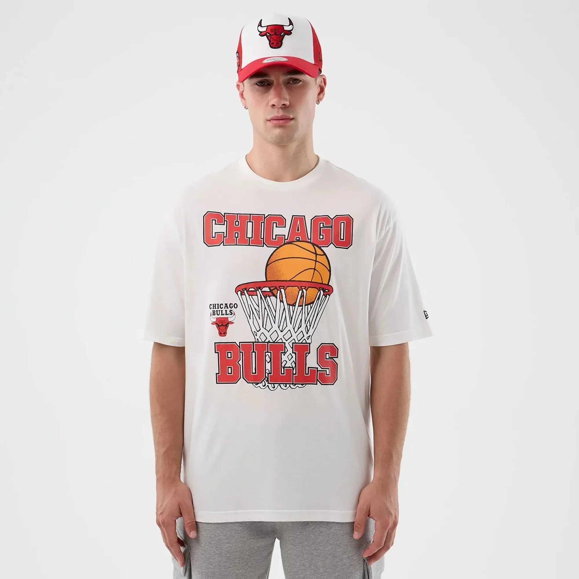 Chicago Bulls NBA Basketball Graphic White Oversized T-Shirt New Era Cap adult unisex