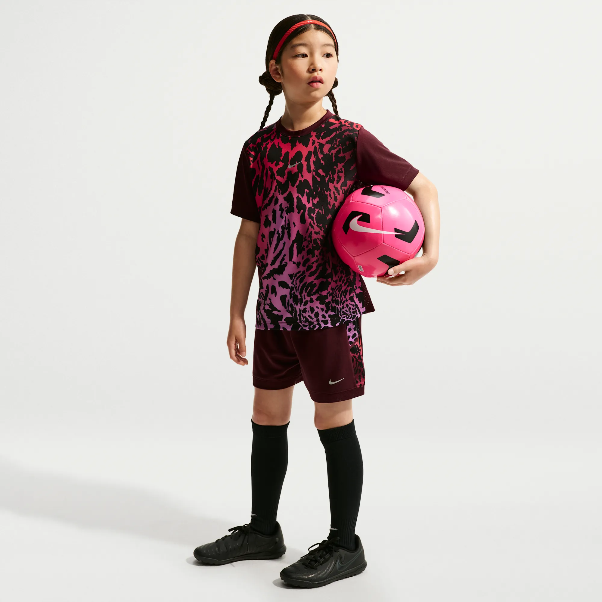 Nike United Academy Older Kids' (Girls') Dri-FIT Football 10cm (approx.) Shorts - Red - Polyester