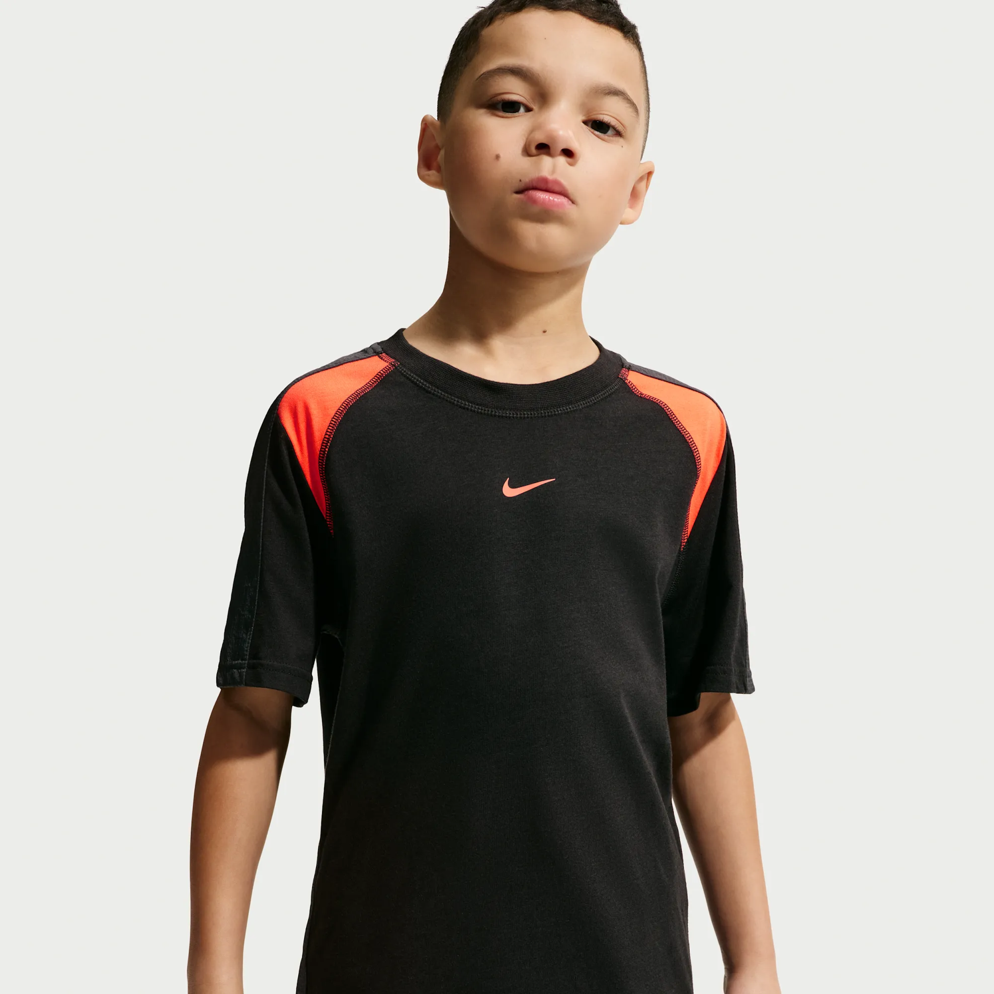 Nike City Utility Older Kids' Short-Sleeve Top - Black - Cotton/Rayon