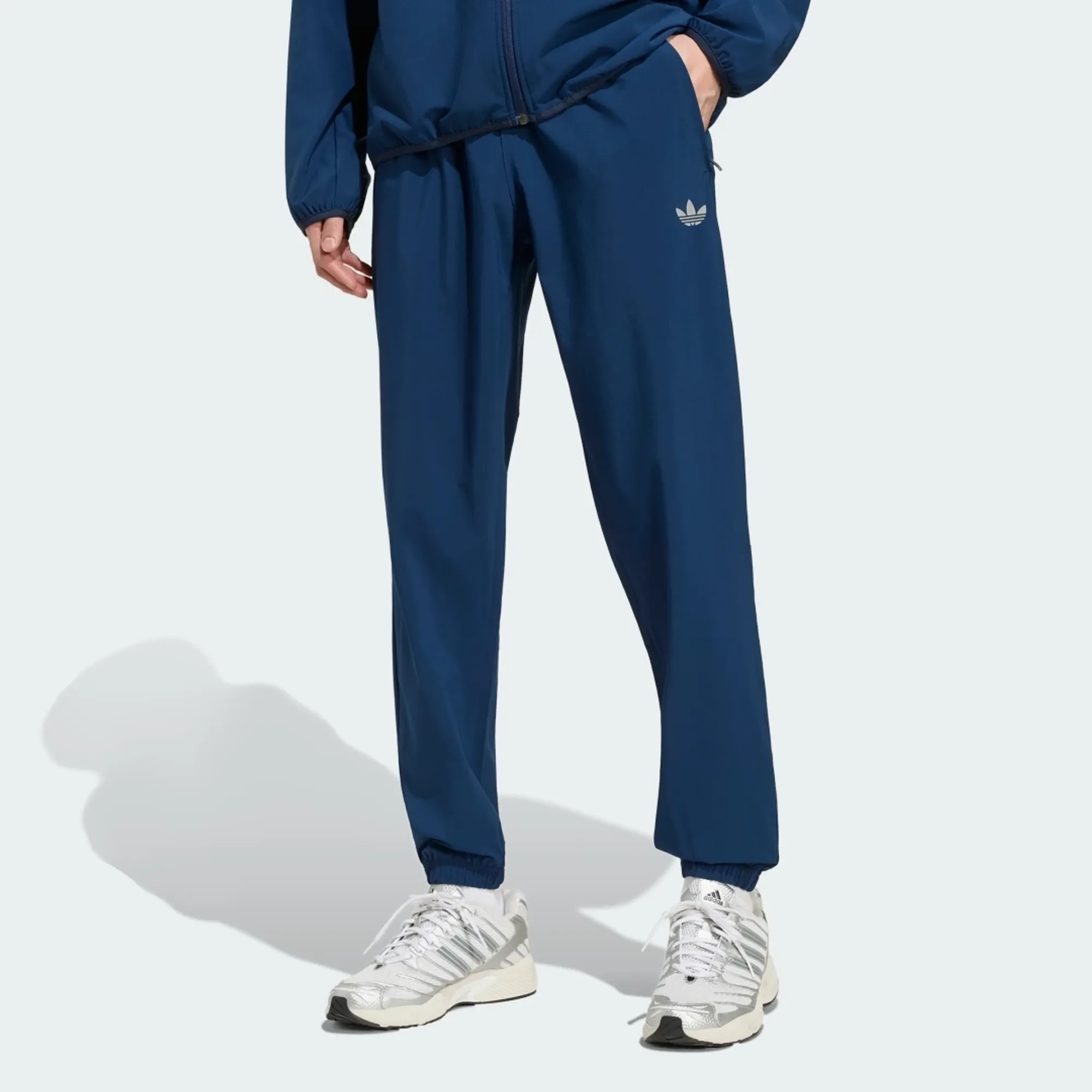 adidas TECH TREFOIL ESSENTIALS TRACK PANT