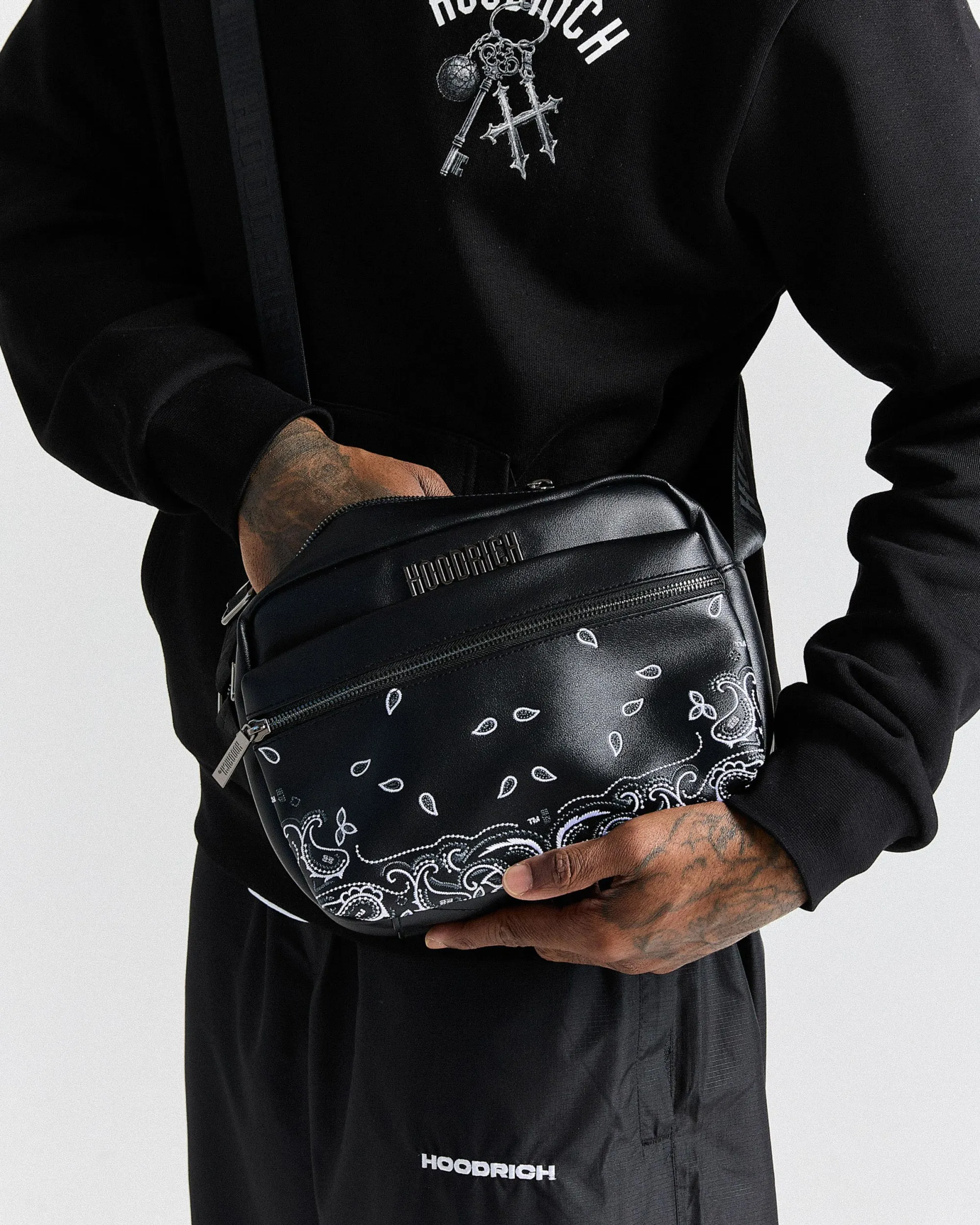 Motif Cross Body Bag - Black/White