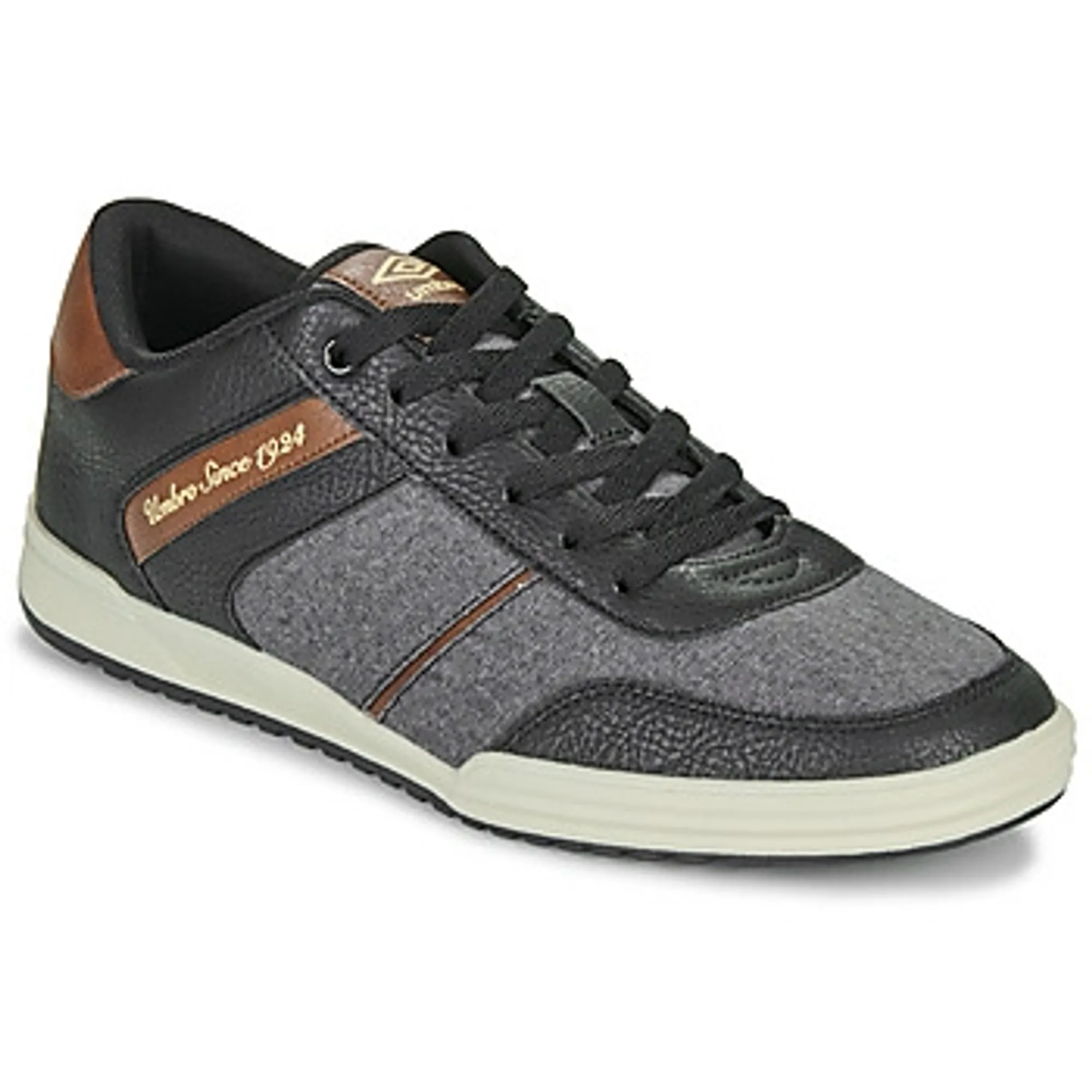 Umbro  UM PACCO  men's Shoes (Trainers) in Black
