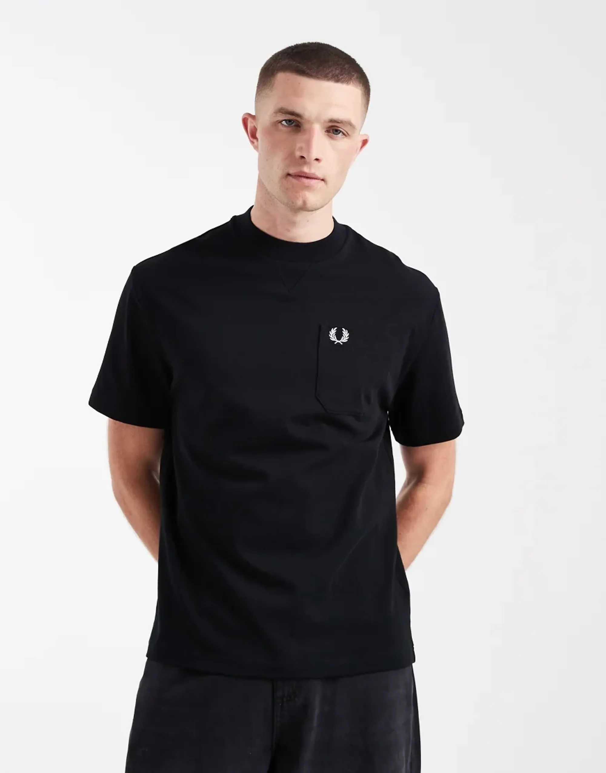 Fred Perry  POCKET DETAIL T-SHIRT  men's T shirt in Black