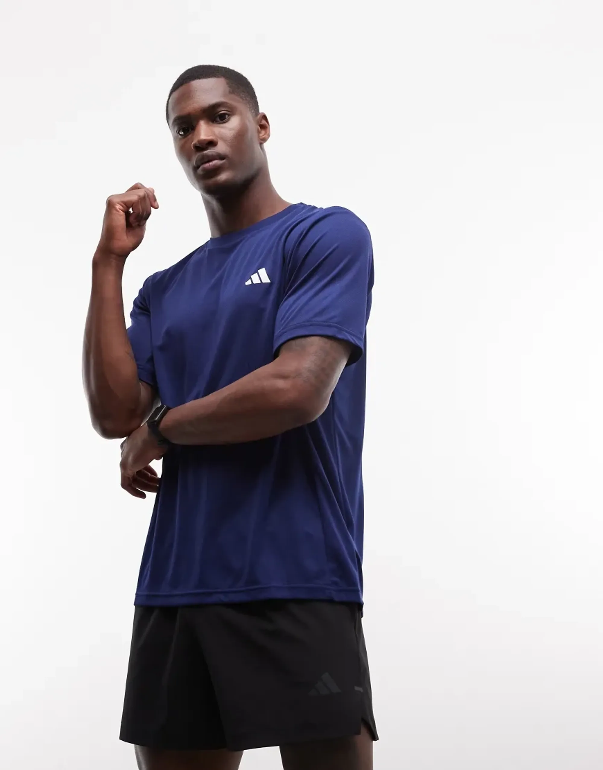 adidas  0  men's Sports T-shirts in Marine