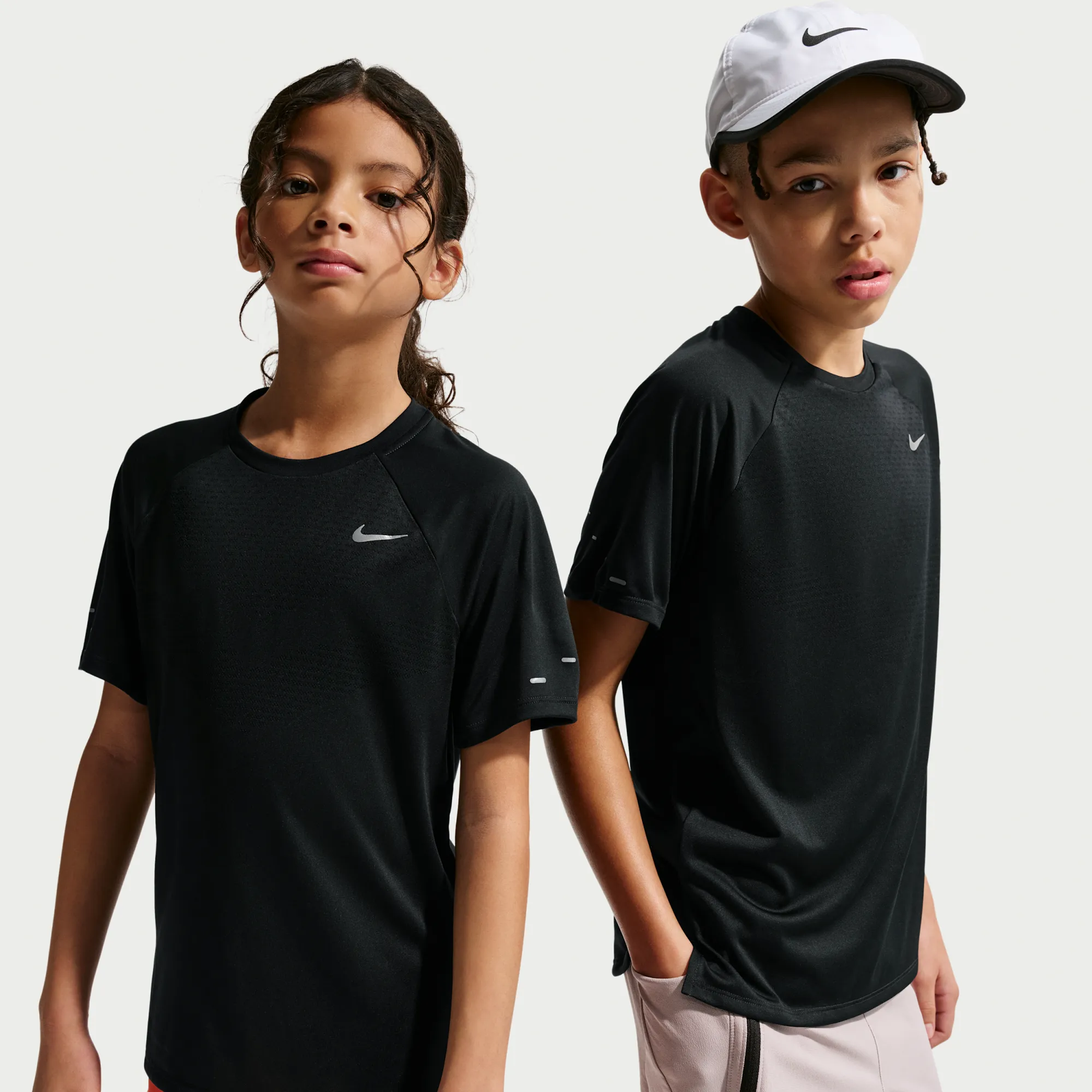 Nike Stride Older Kids' Dri-FIT Short-Sleeve Top - Black