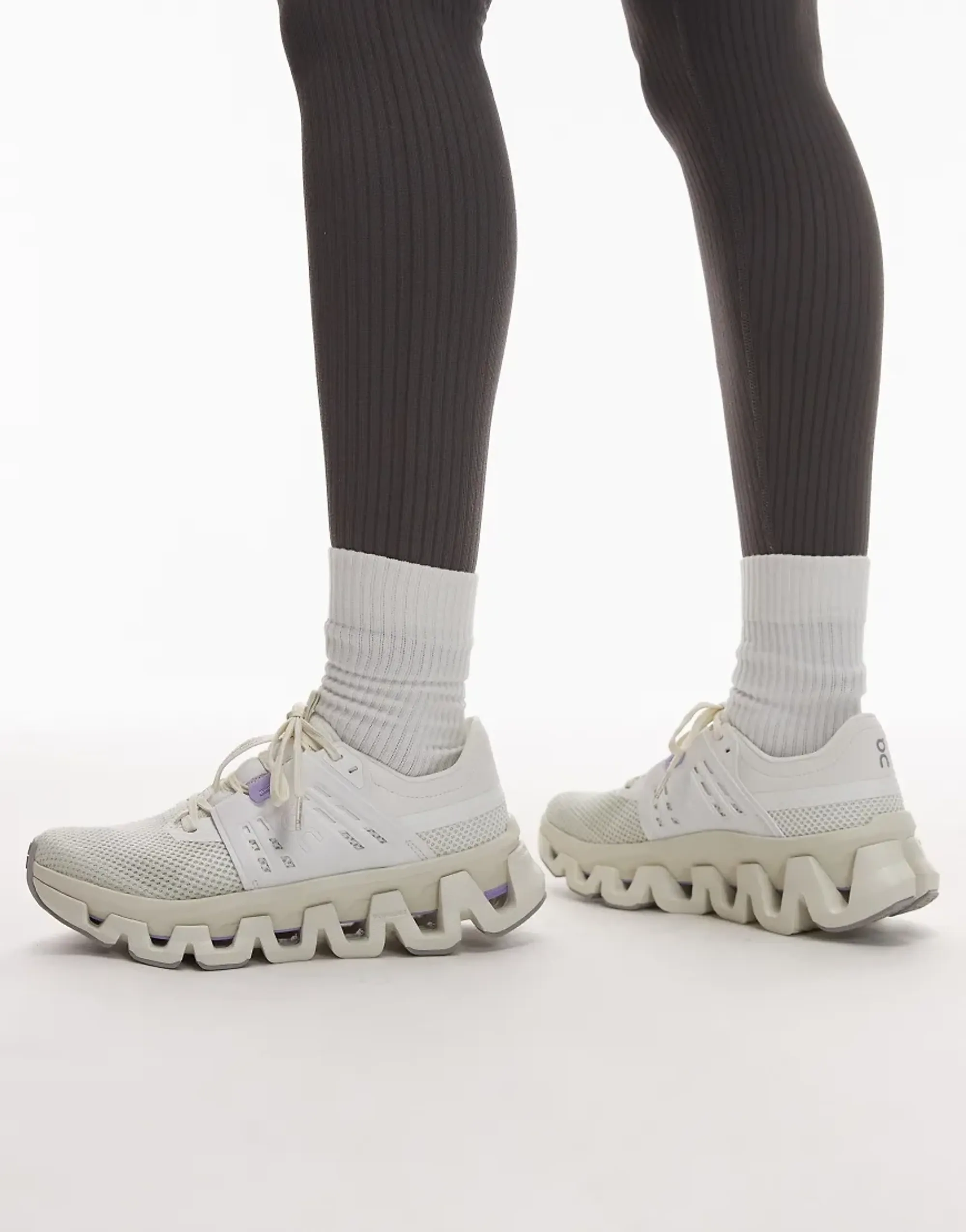 On Cloudswift Women's Sneakers - White
