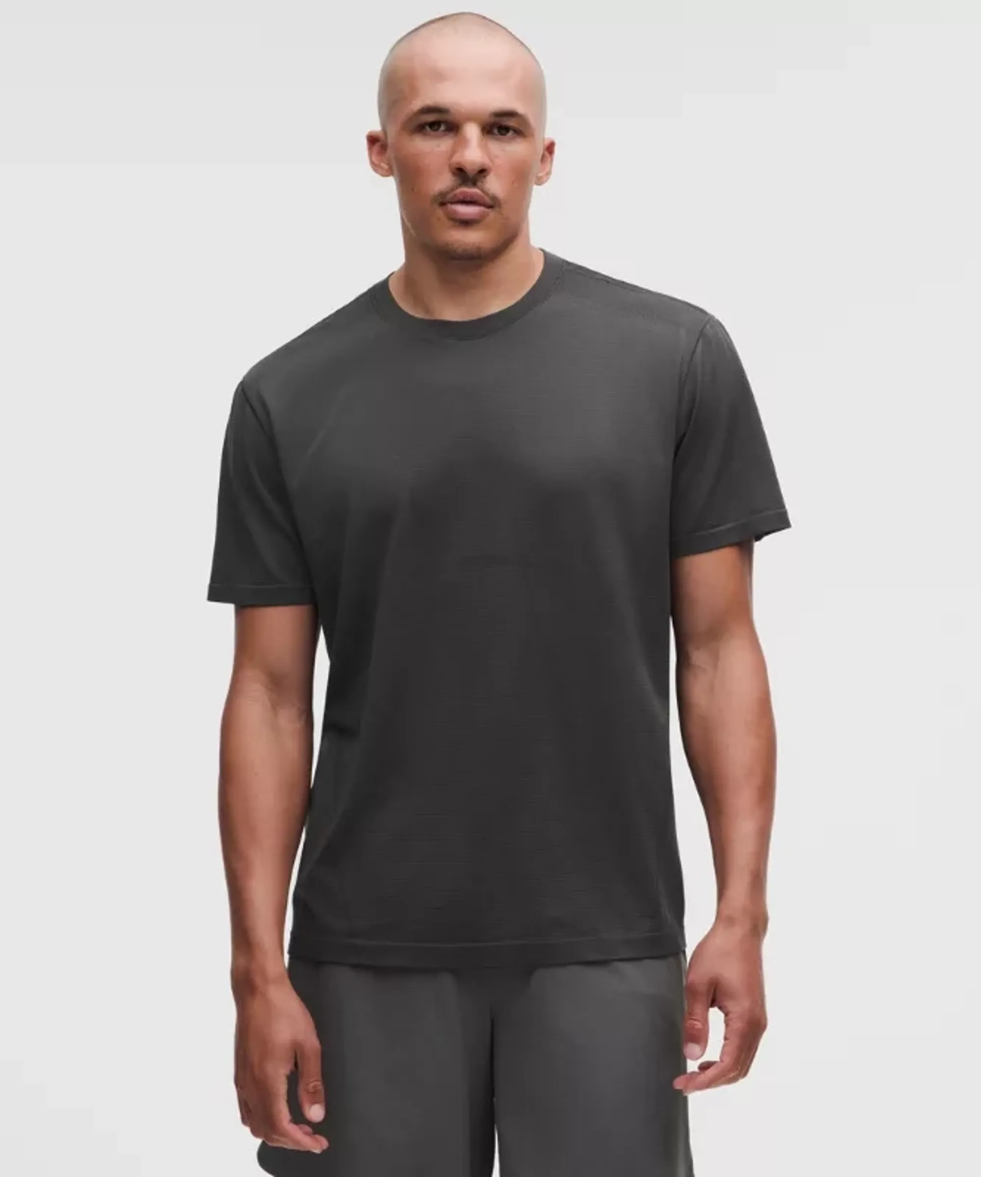 lululemon – Men's Metal Vent Tech Relaxed-Fit Short-Sleeve Shirt Training – Color Black/Grey – Size Small