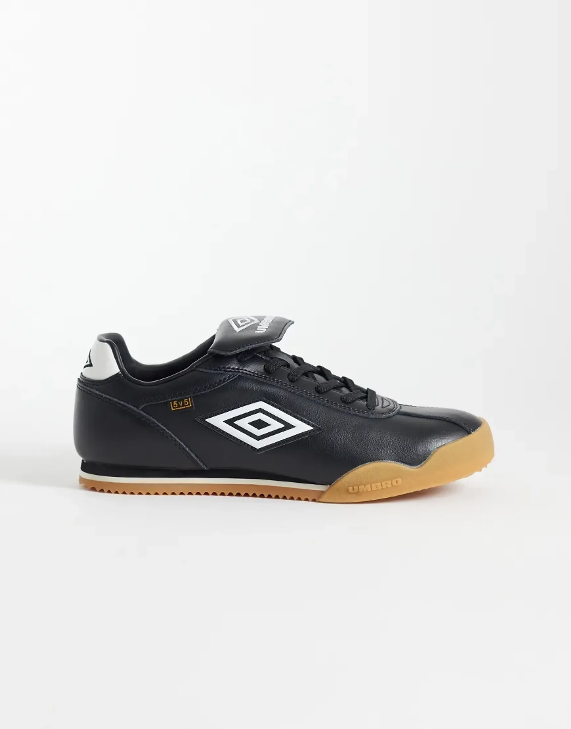 Umbro 5V5 Leather Trainers In Black
