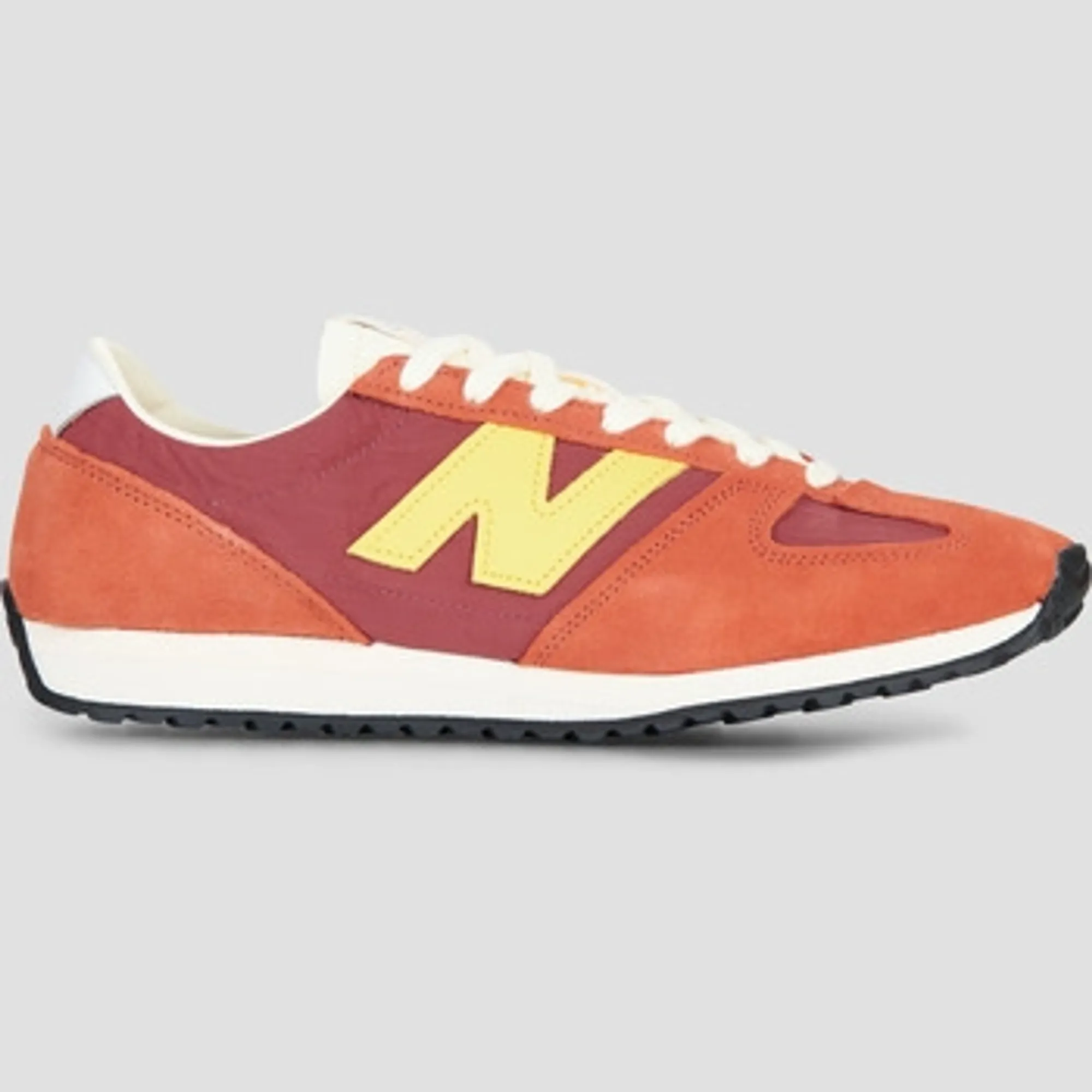 New Balance  471  women's Shoes (Trainers) in Orange