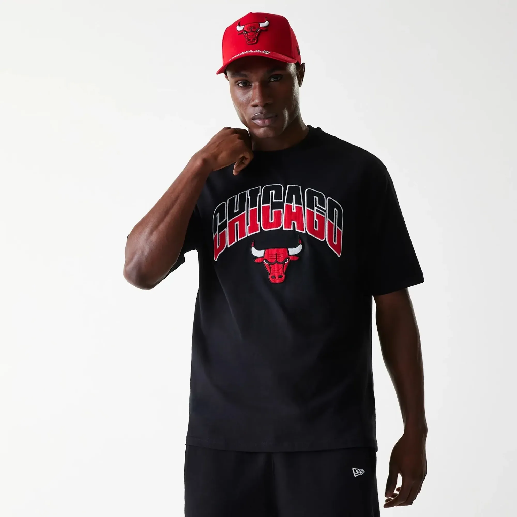 Chicago Bulls NBA Arch Graphic Black Oversized T-Shirt New Era Cap adult unisex