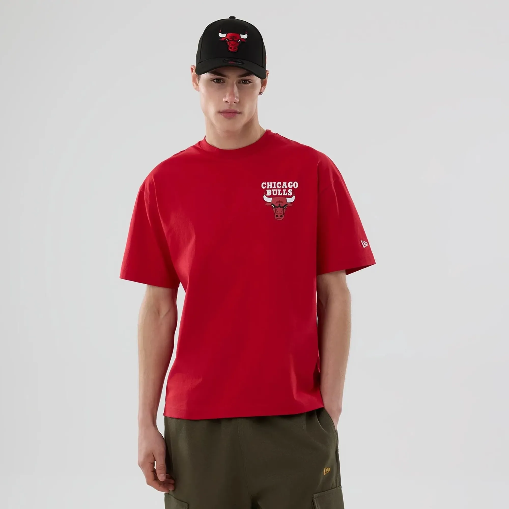 Chicago Bulls NBA logo Red T-Shirt New Era Cap adult unisex