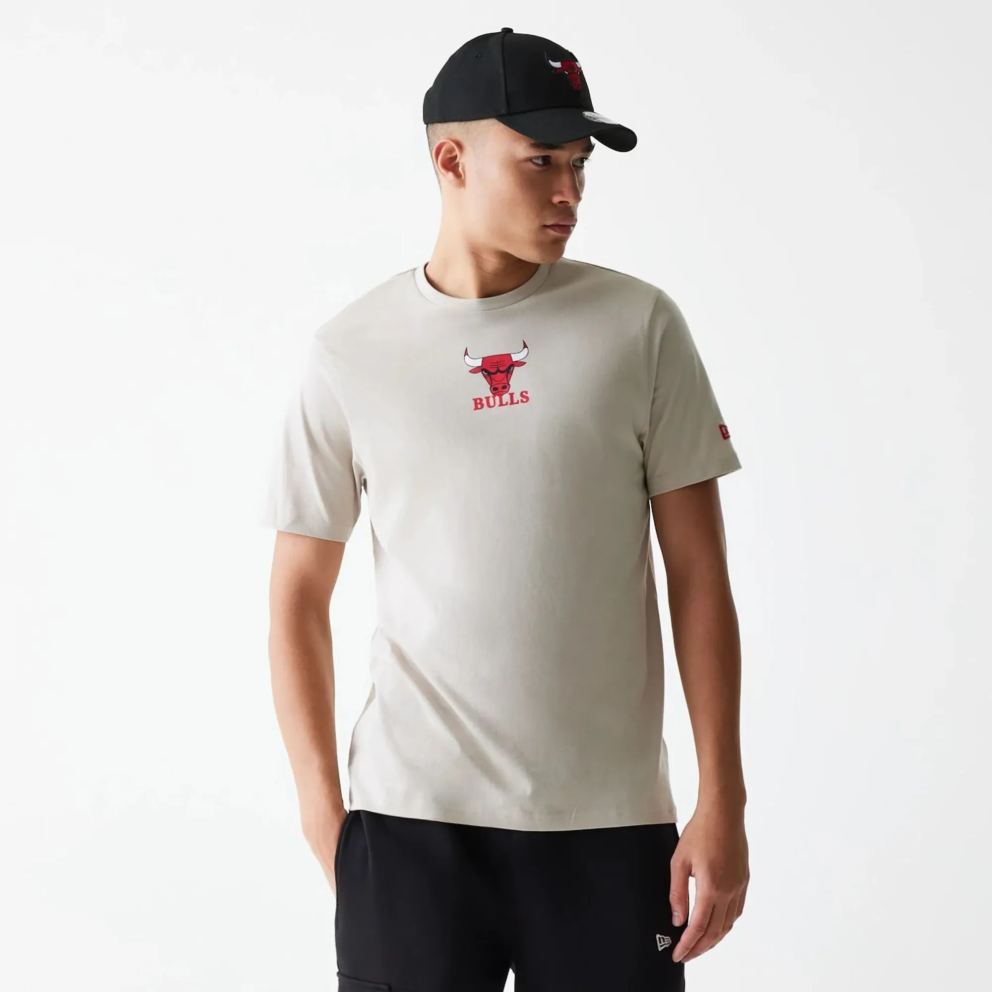 Chicago Bulls NBA Logo Cream T-Shirt New Era Cap adult unisex