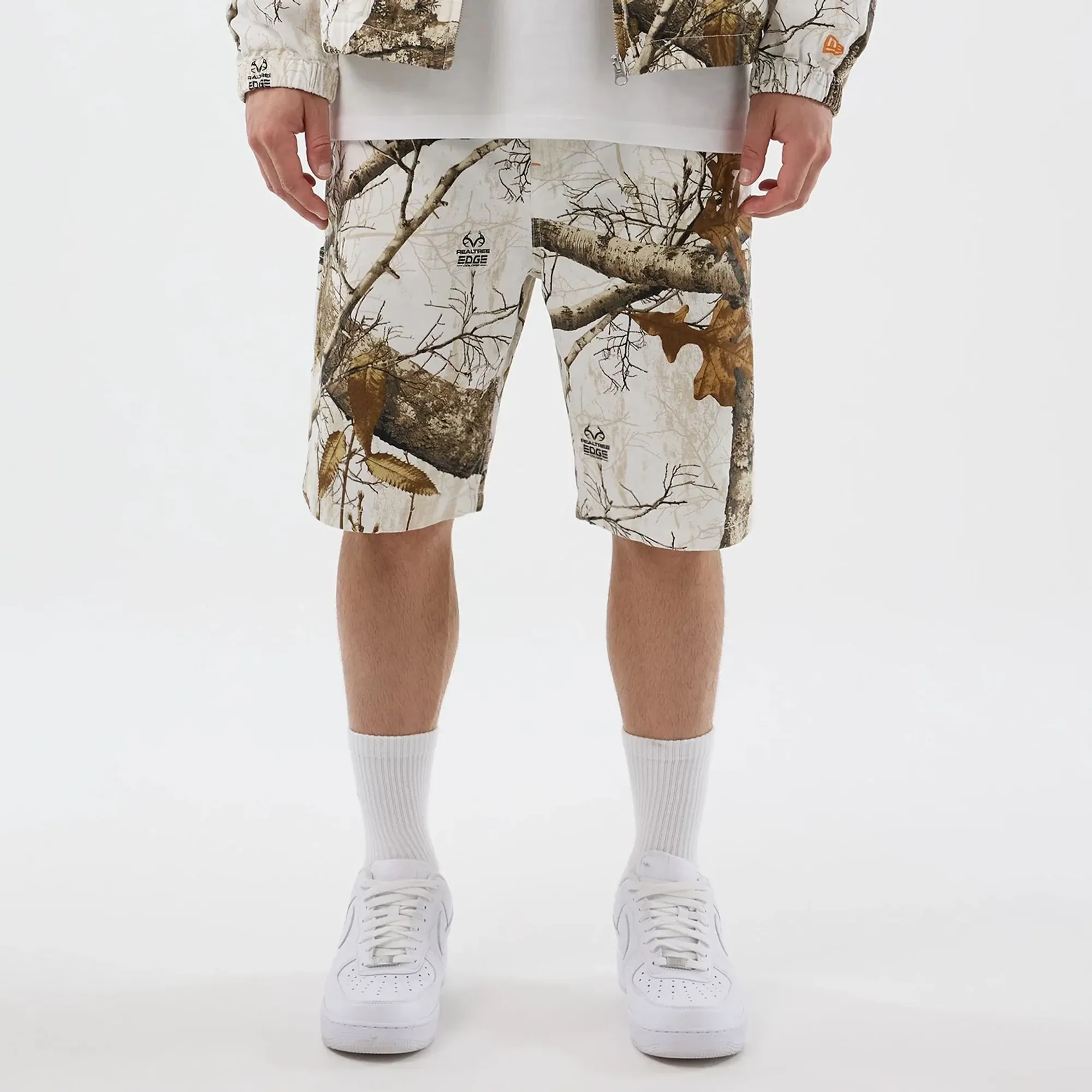 New Era Earthy Skin Real Tree Snow Oversized Shorts adult unisex