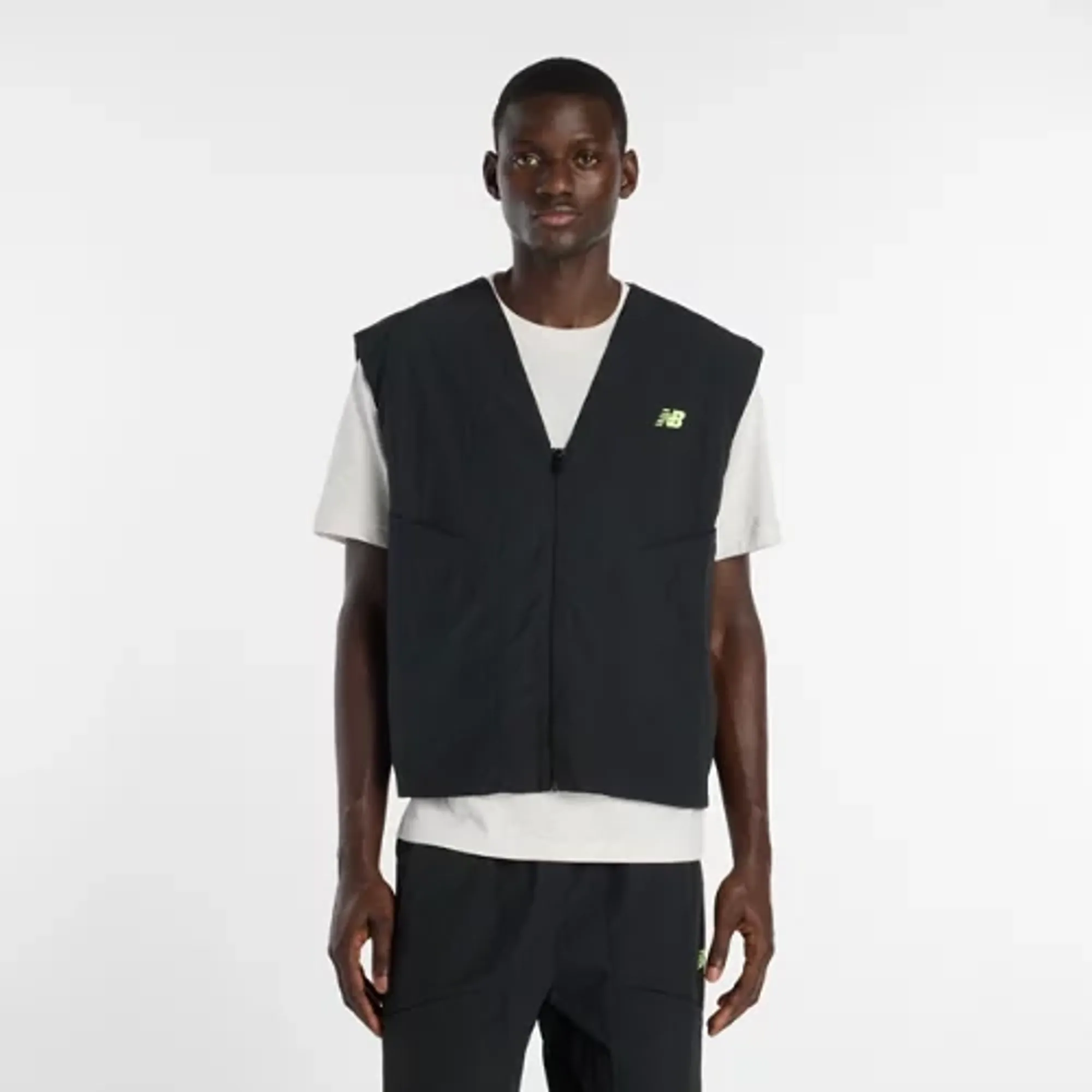 New Balance Men's Castlefield Woven Vest in Black/Green Polywoven