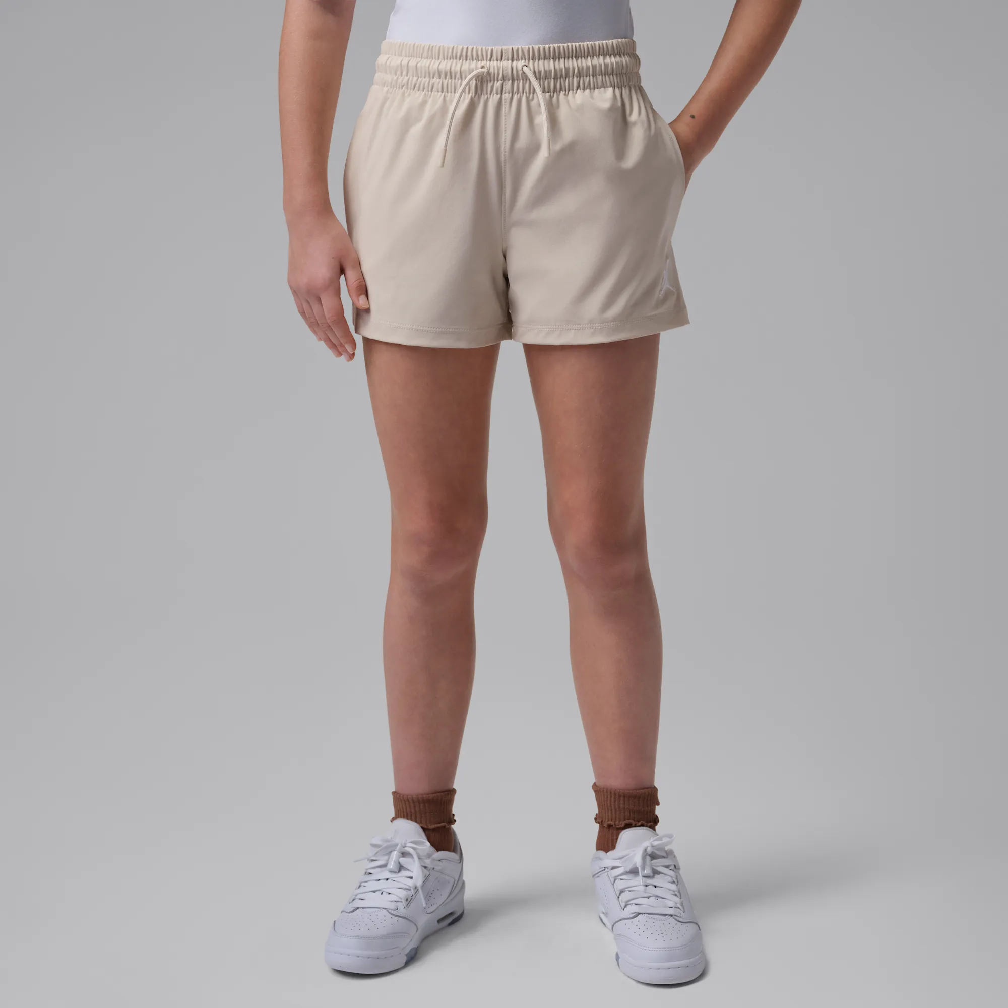 Nike Jordan Essentials Older Kids' Woven Shorts - Brown