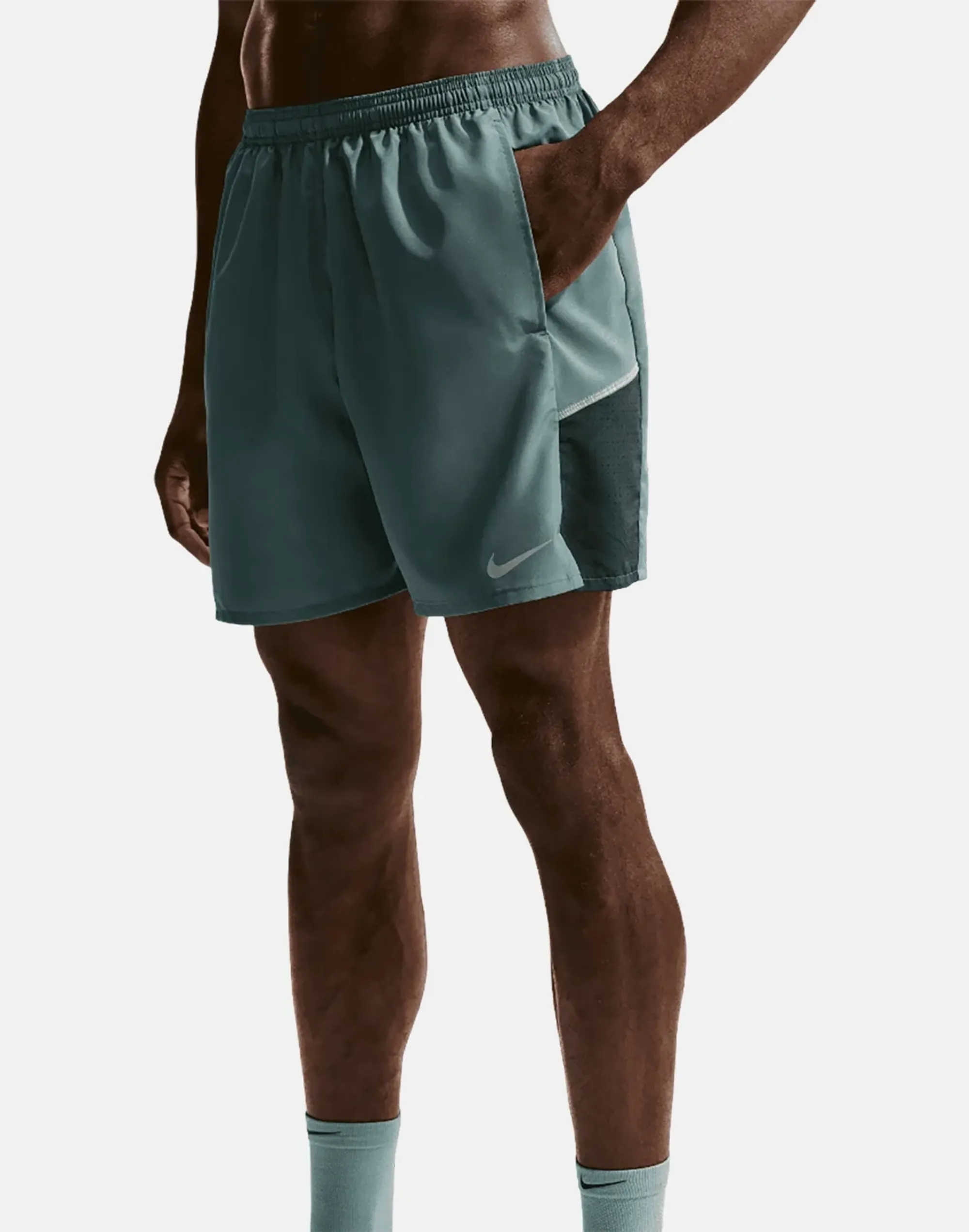 Men's Nike Miler 7in Shorts in Green/Silver