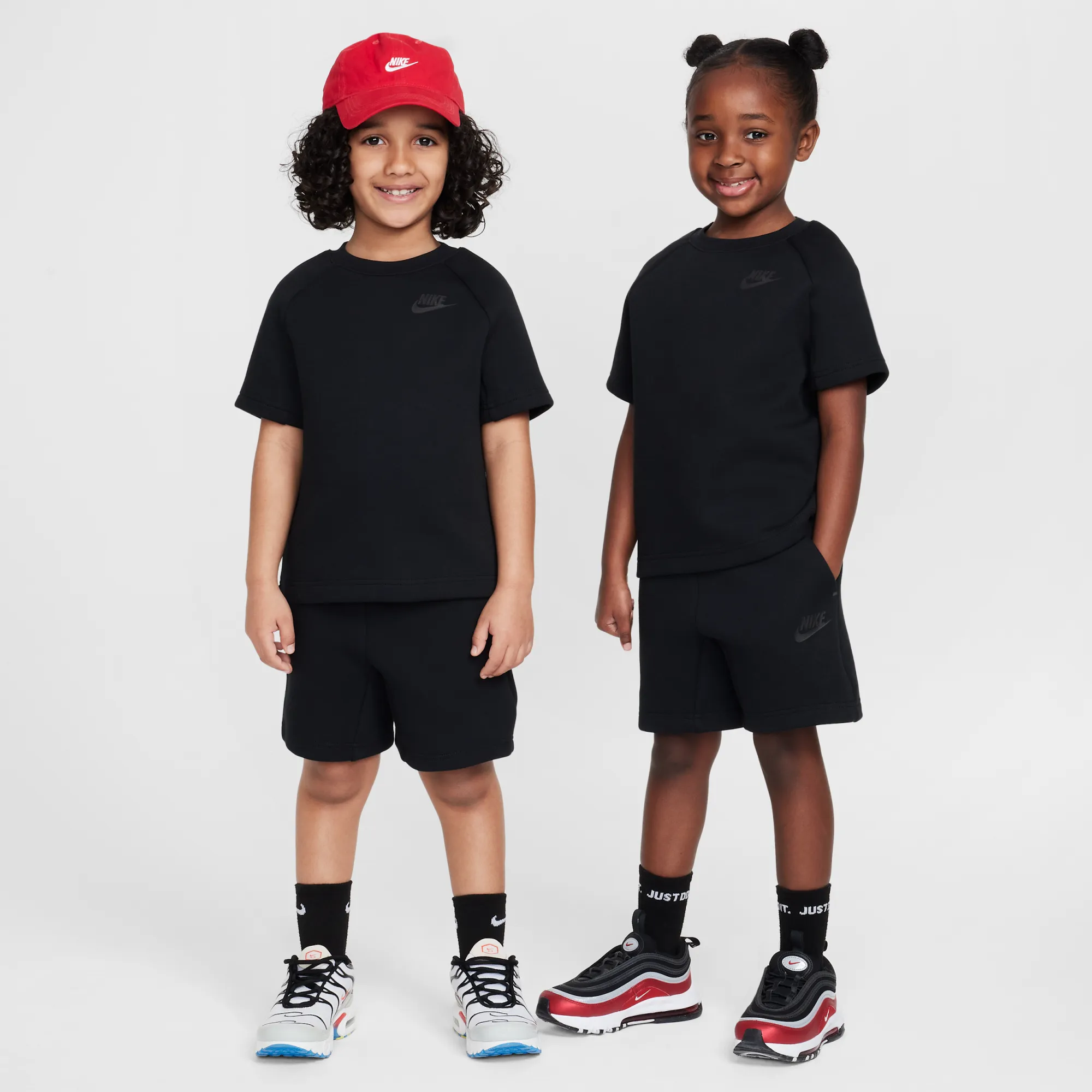 Nike Younger Kids' Tech Fleece T-Shirt and Shorts Set - Black