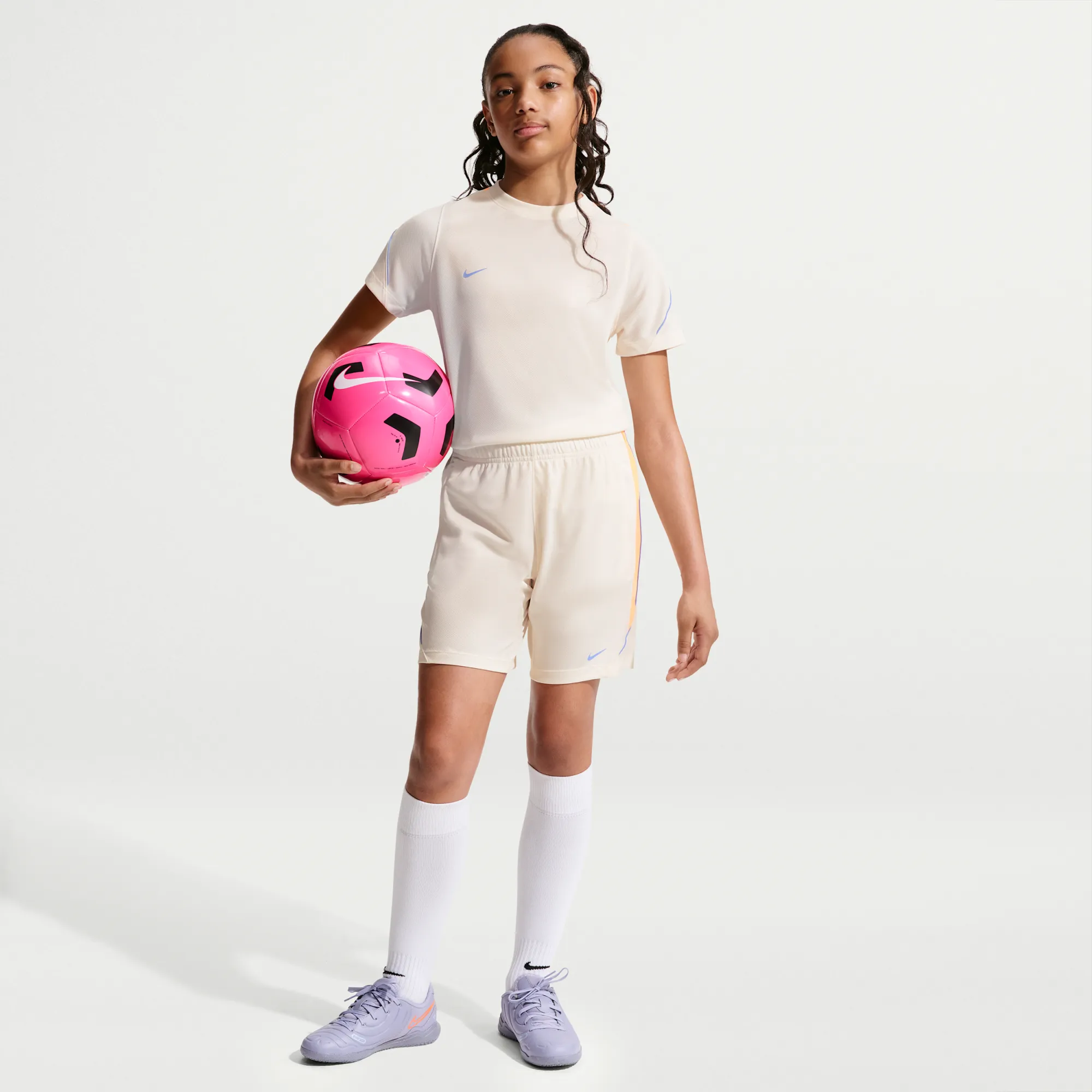 Nike Strike Older Kids' Dri-FIT Football Shorts - Brown