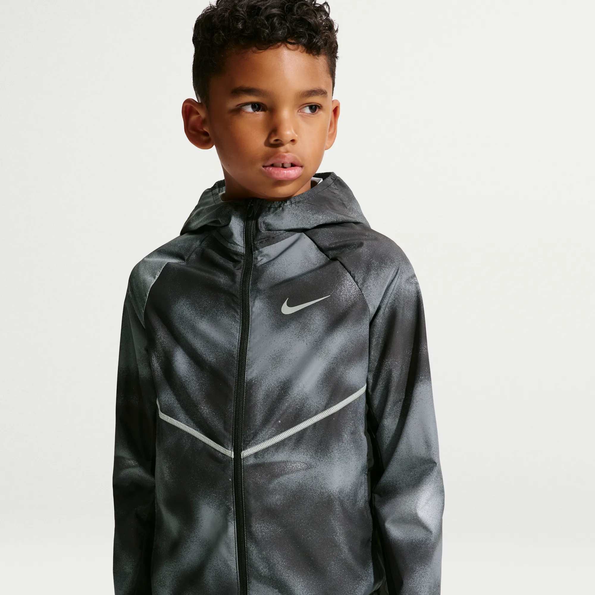 Nike Miler Older Kids' UV + Repel Jacket - Black