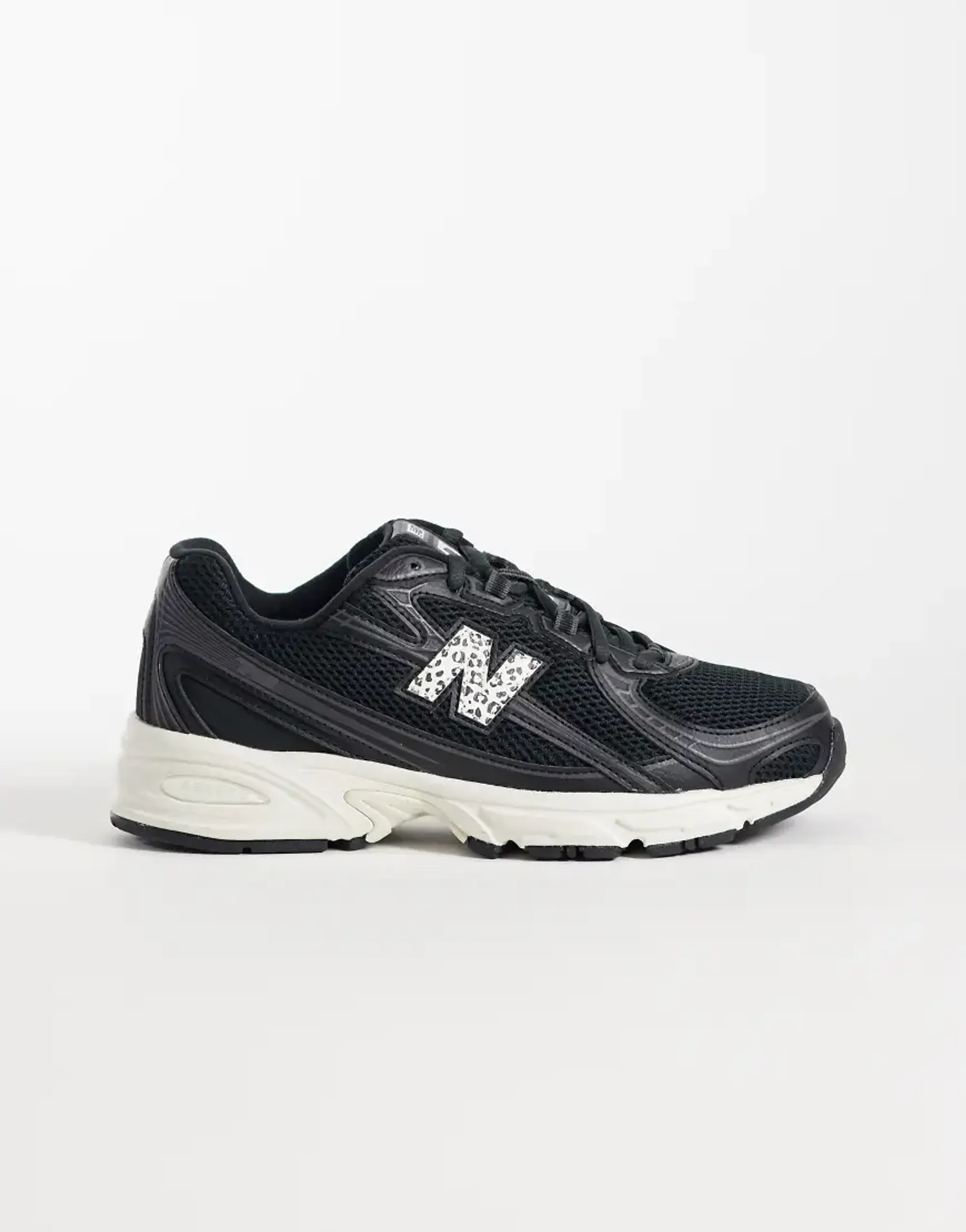 New Balance 740 Trainers In Black