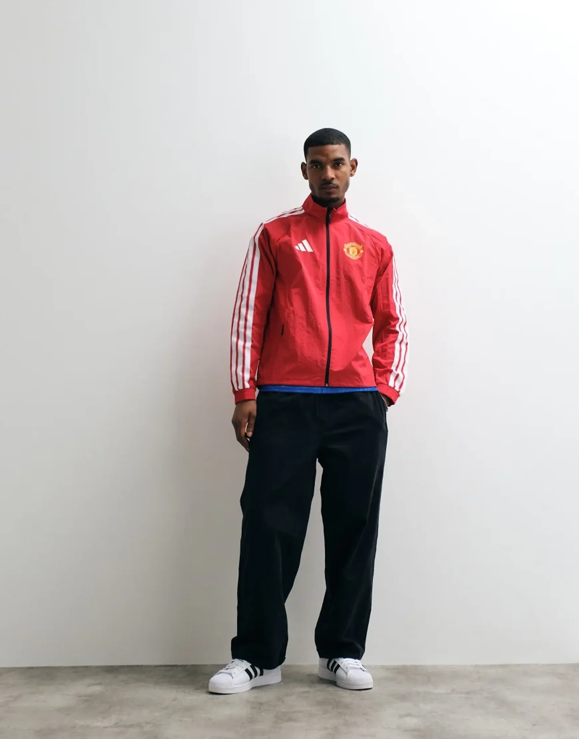 Adidas Football Manchester United 26 Home Anthem Jacket In Redufc H Anth