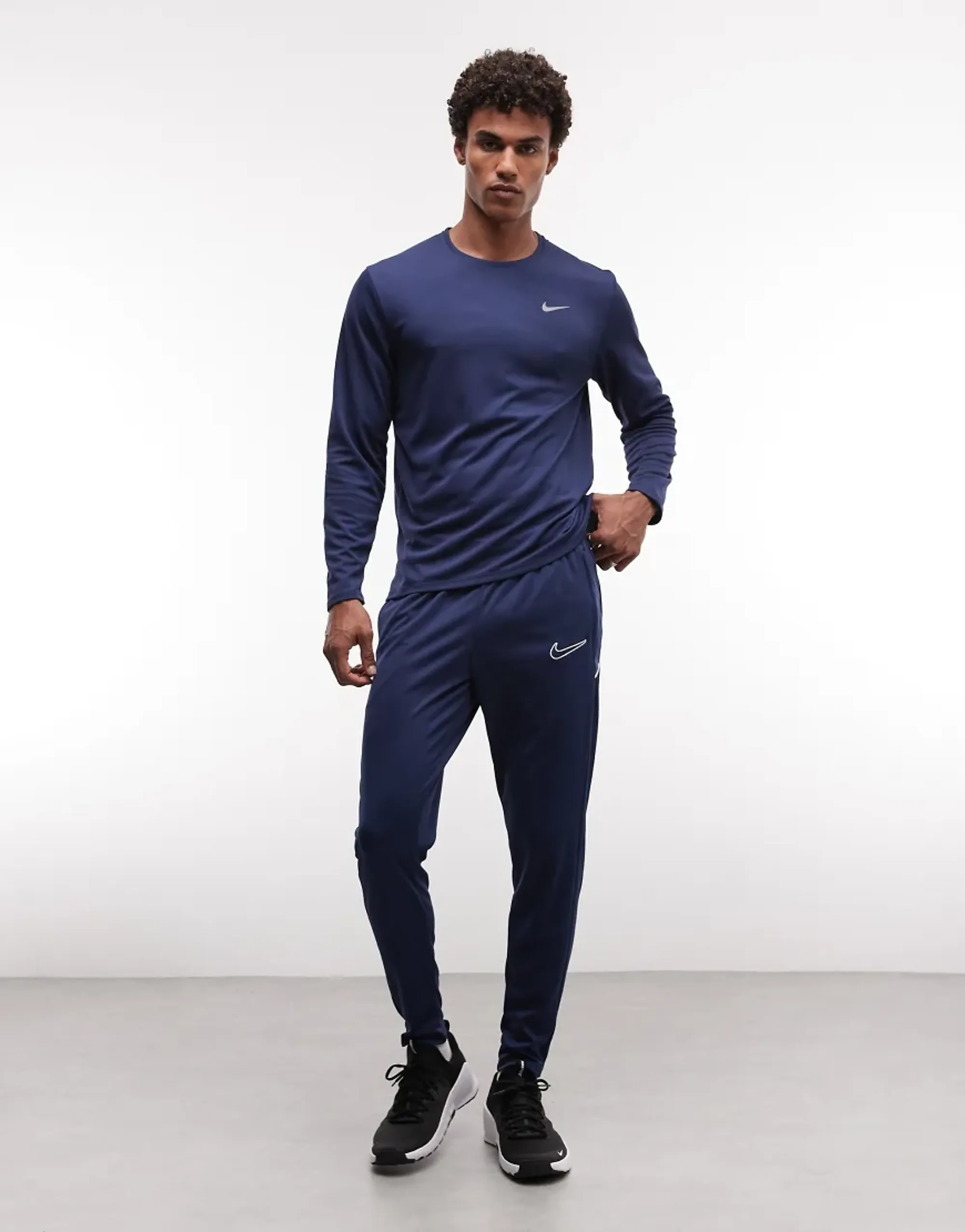 Nike Football Academy 25 Dri-Fit Joggers In Navy