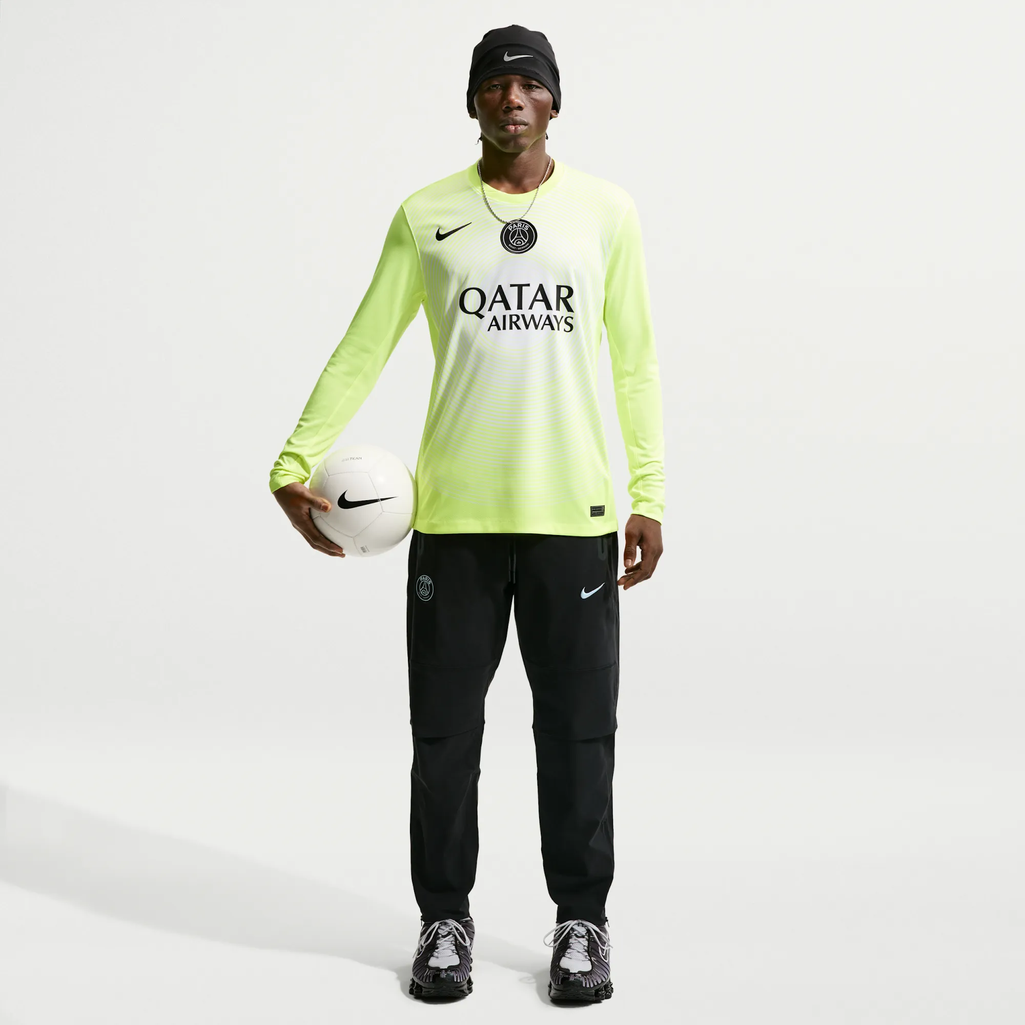 Paris Saint-Germain Tech Men's Nike Football Woven Pants - Black
