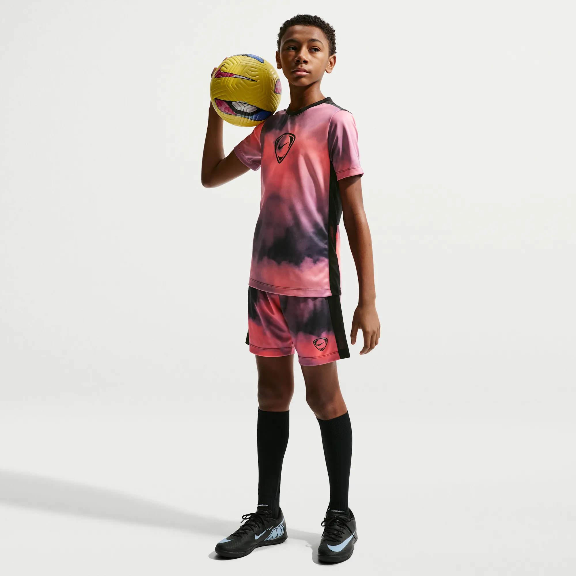 Nike Academy+ Older Kids' Dri-FIT Football Shorts - Pink