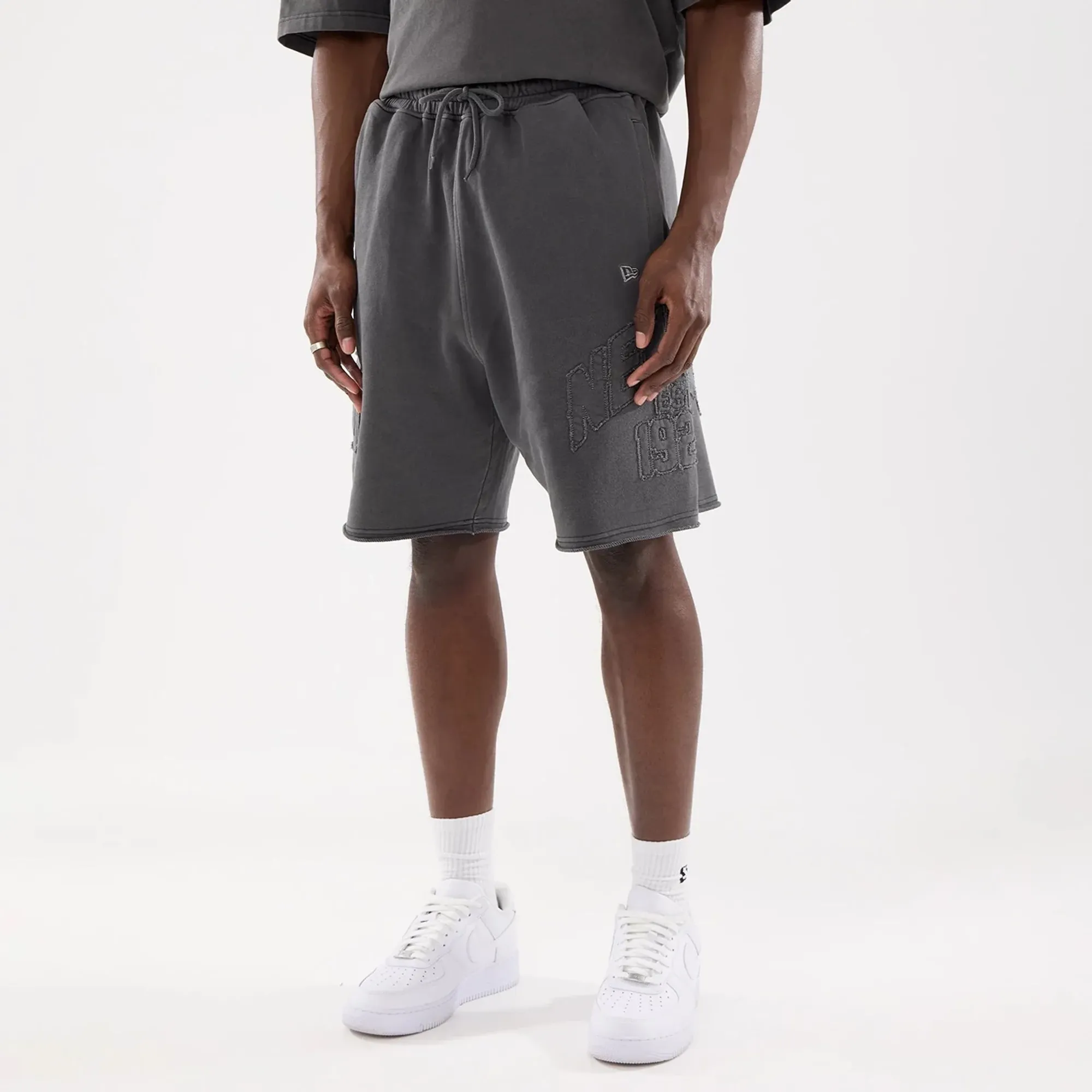 New Era Street Archived Black Oversized Shorts adult unisex
