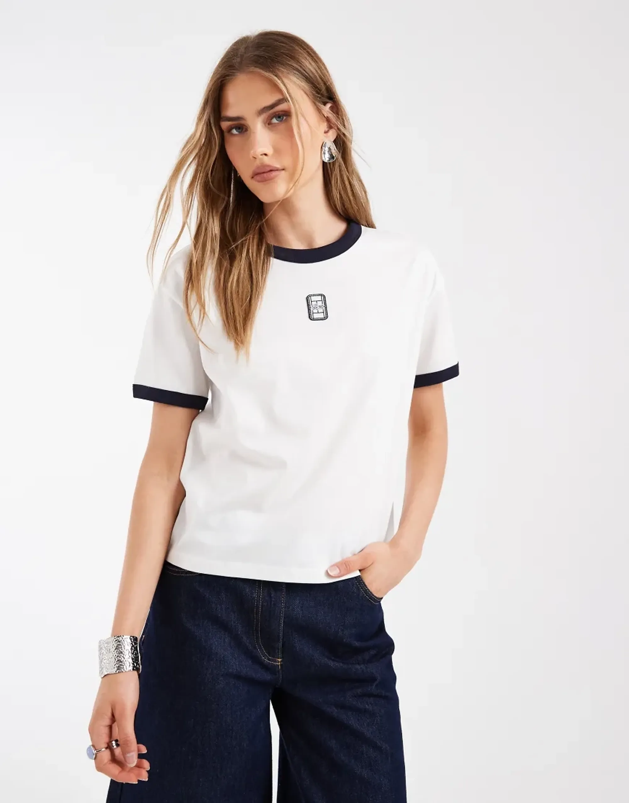 Lacoste Embroidered Badge Jersey T-shirt - White / Navy Blue