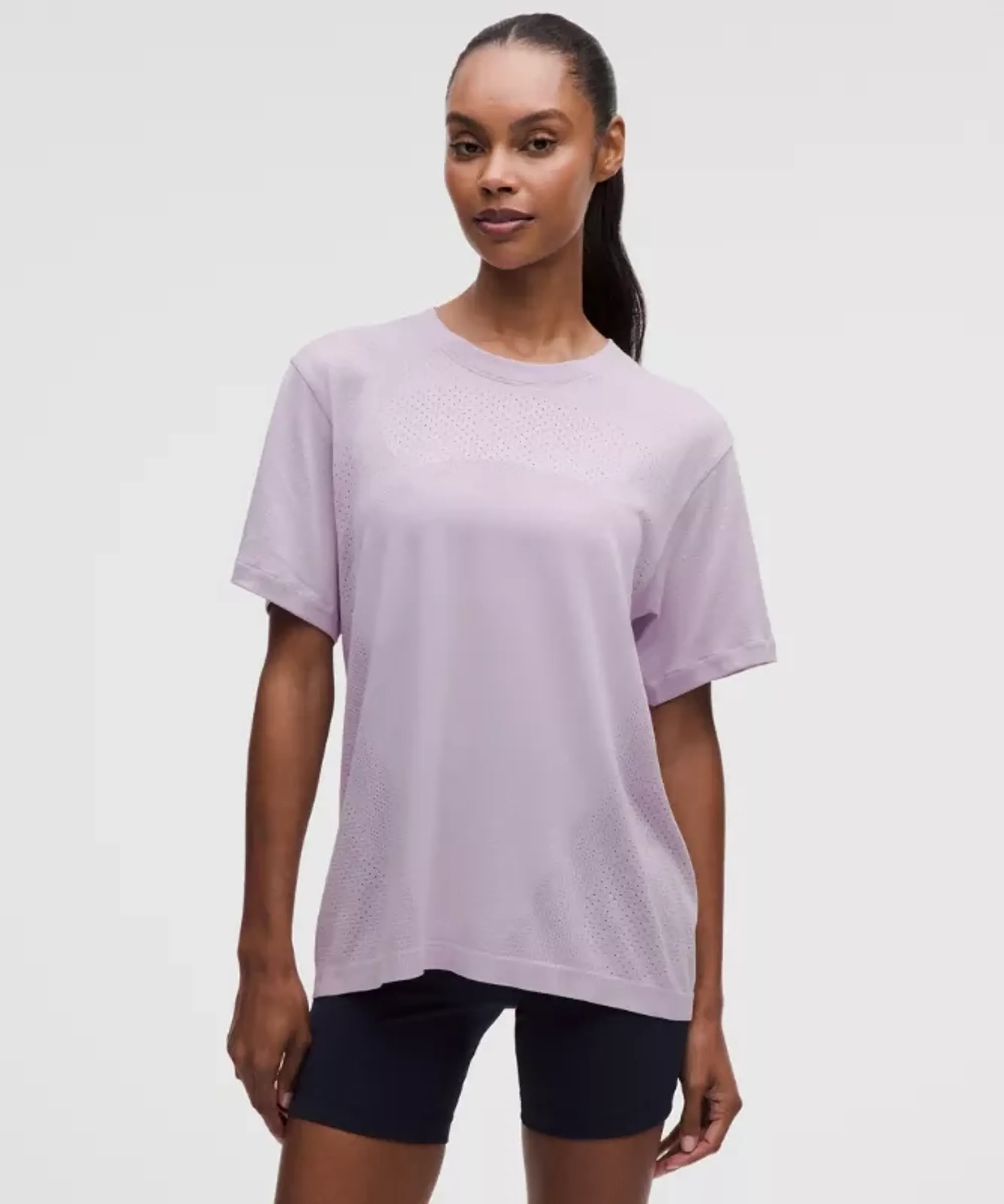lululemon – Swiftly Relaxed Short-Sleeve Shirt Hip Length Logo – Color Purple – Size 2