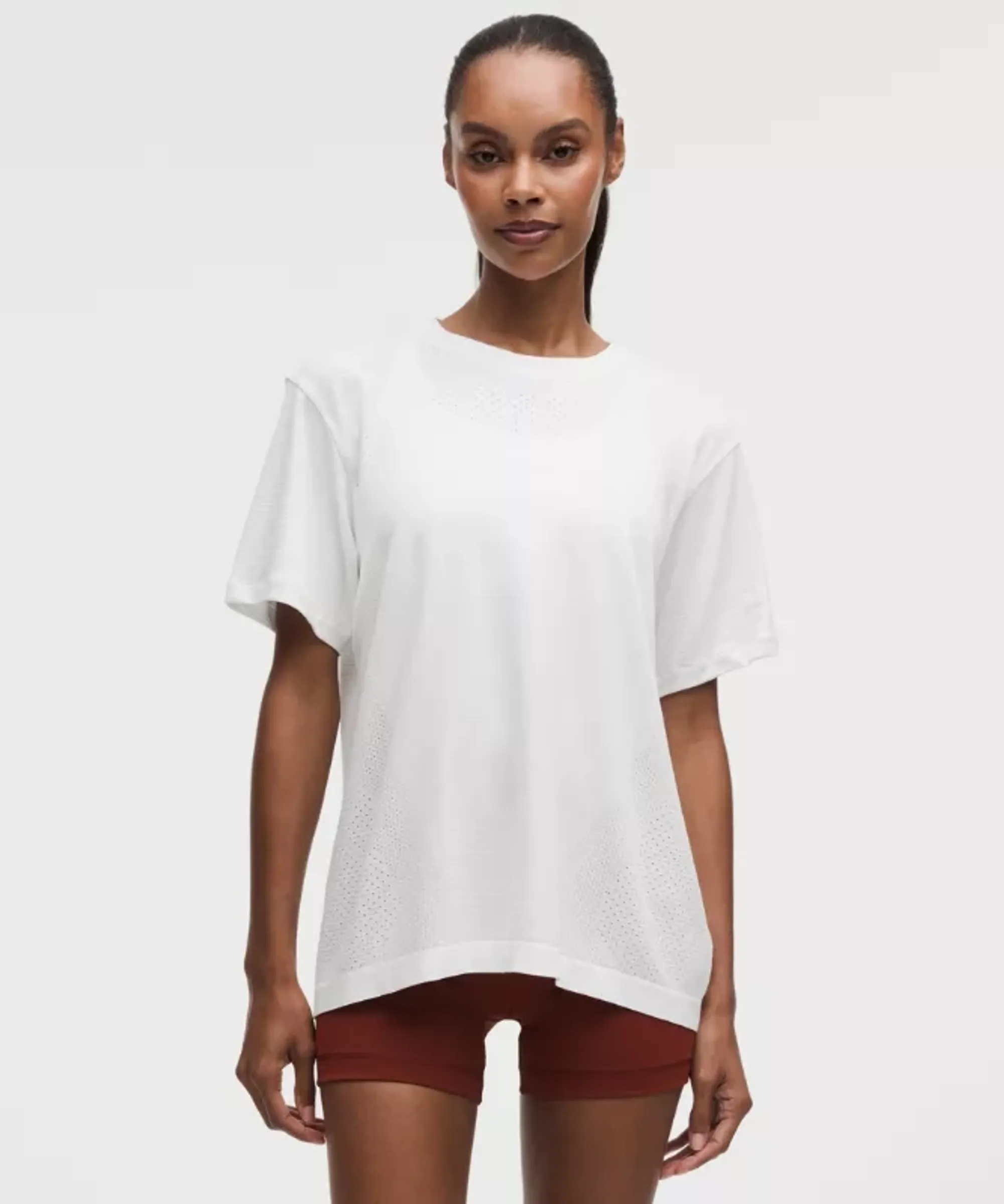 lululemon – Swiftly Relaxed Short-Sleeve Shirt Hip Length Logo – Color White – Size 2