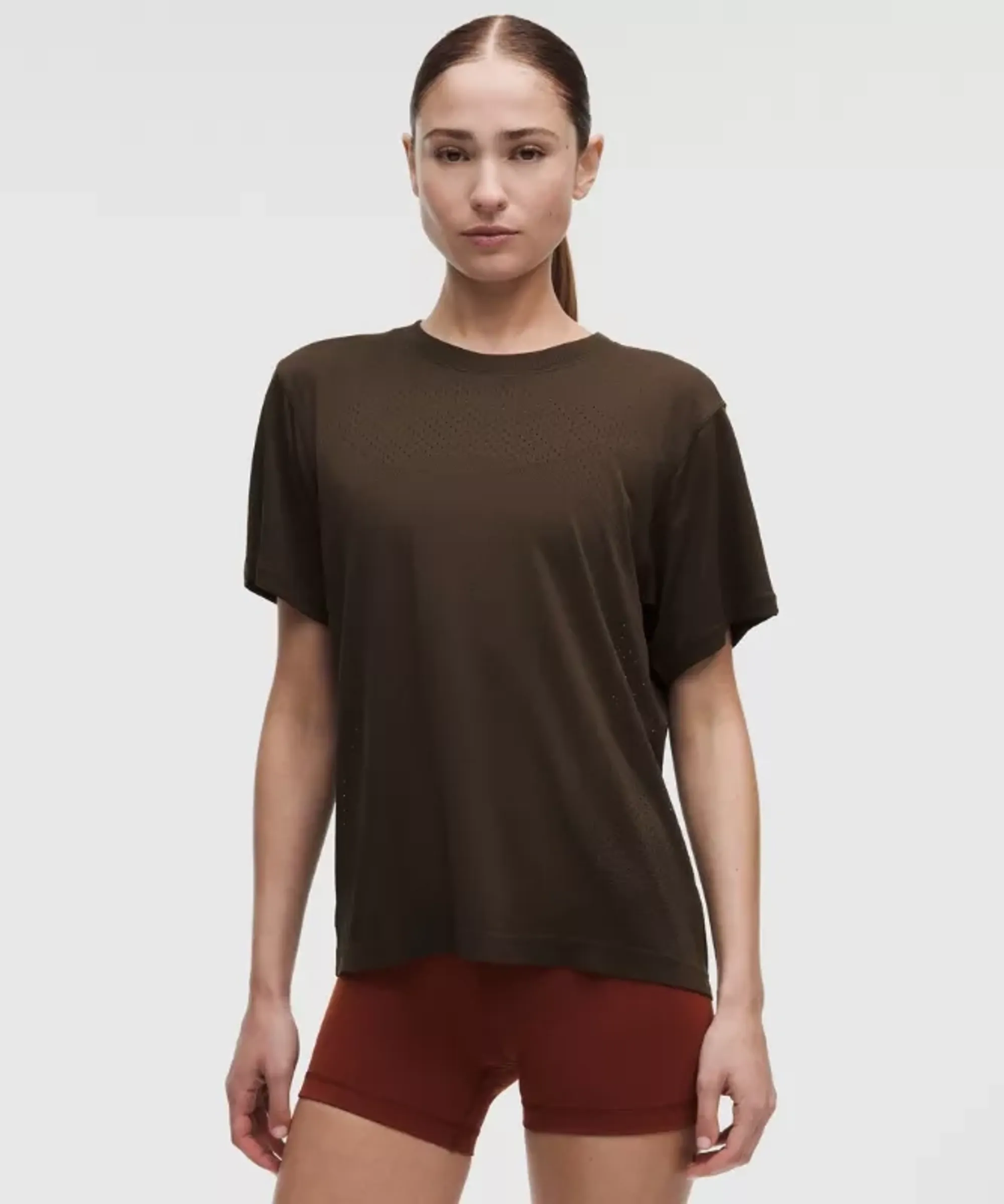 lululemon – Swiftly Relaxed Short-Sleeve Shirt Hip Length Logo – Color Brown – Size 0