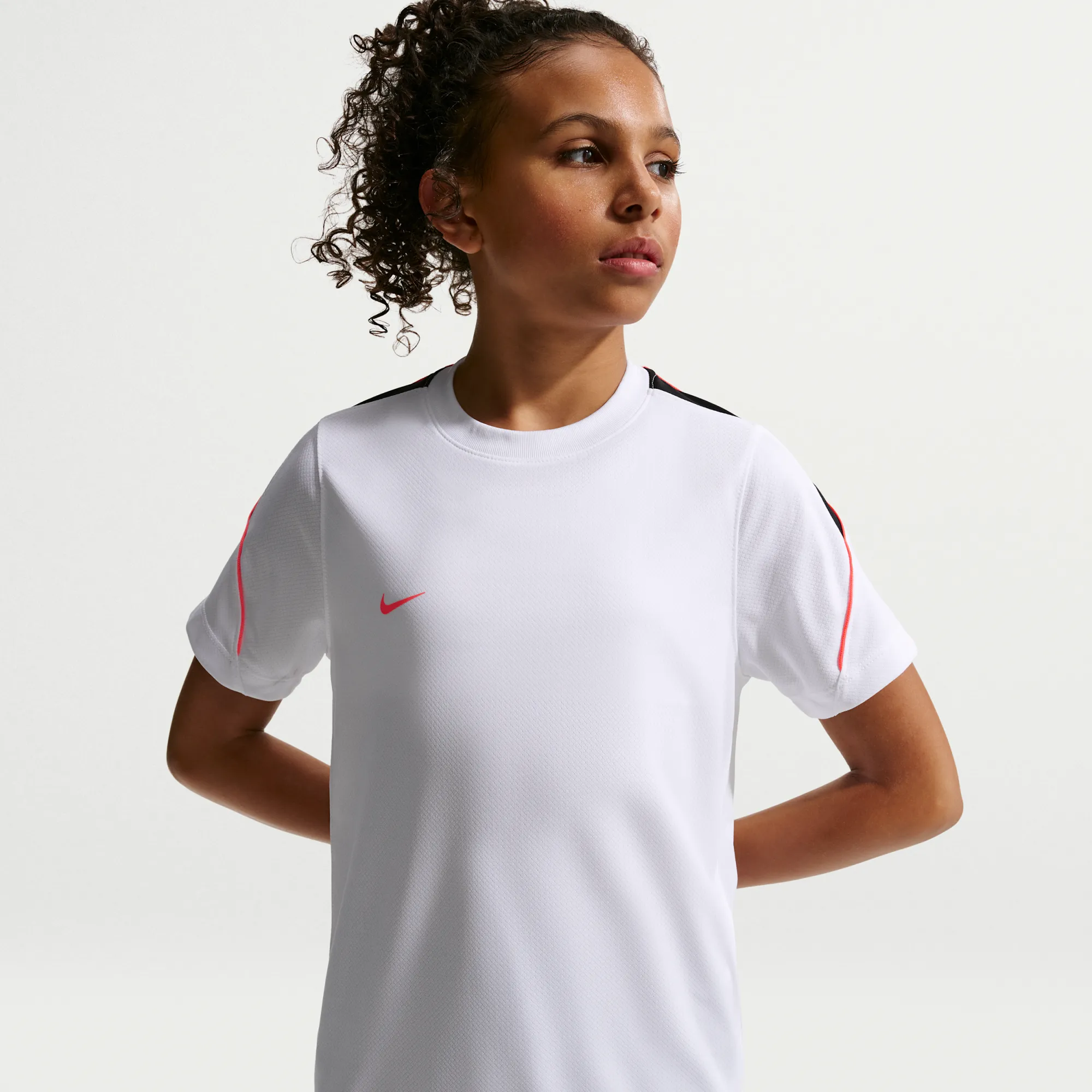 Nike Strike Older Kids' Dri-FIT Football Short-Sleeve Top - White