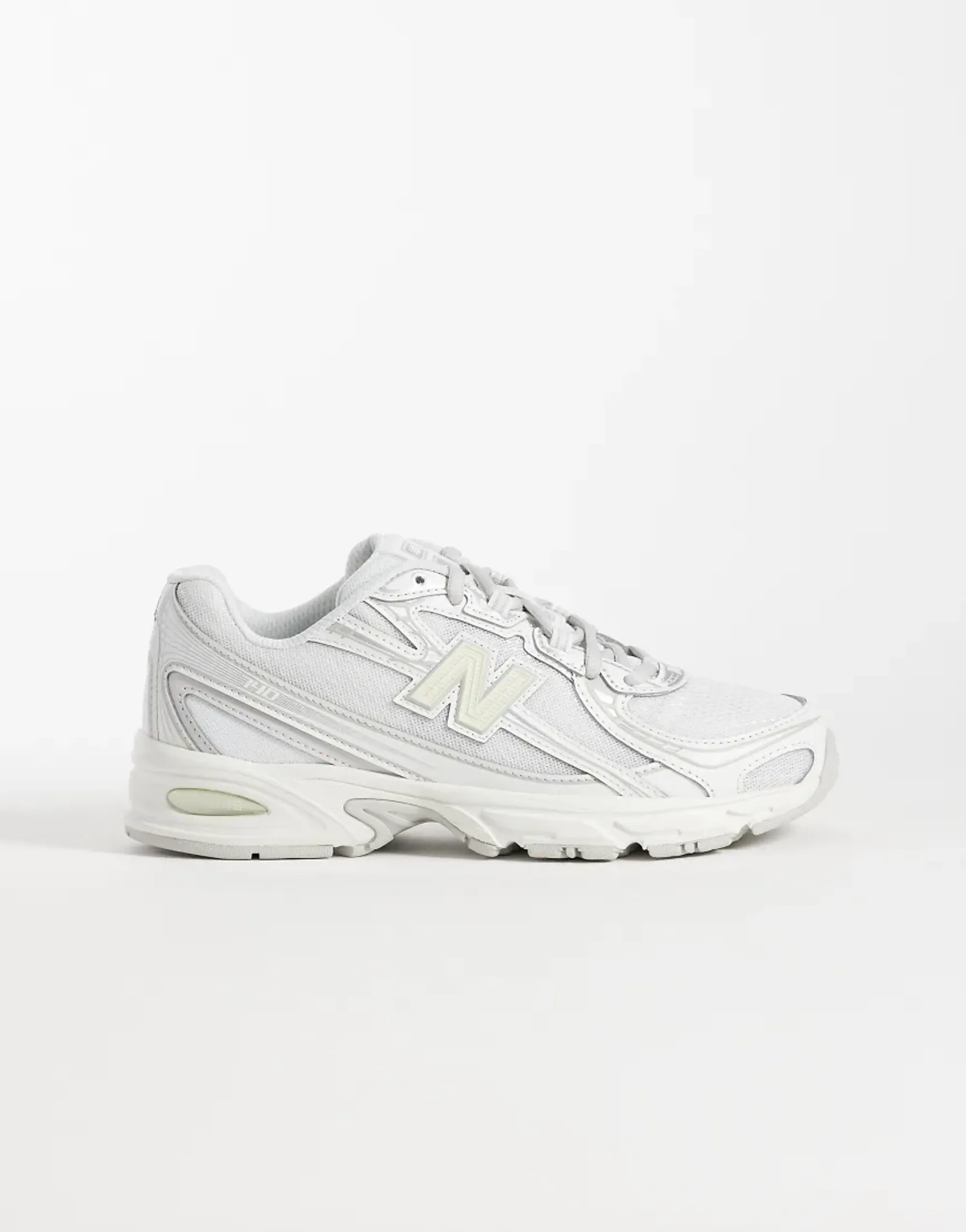 New Balance 740 Trainers In White