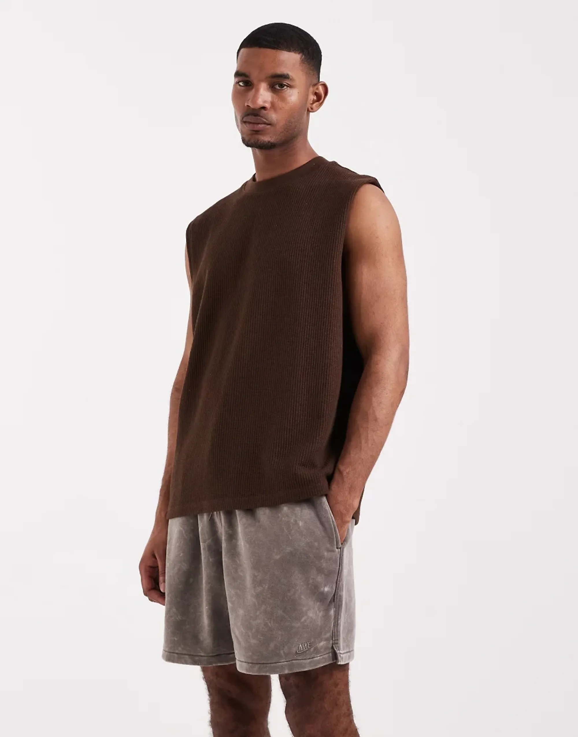 Men's Nike Club Flow Washed Shorts in Grey 