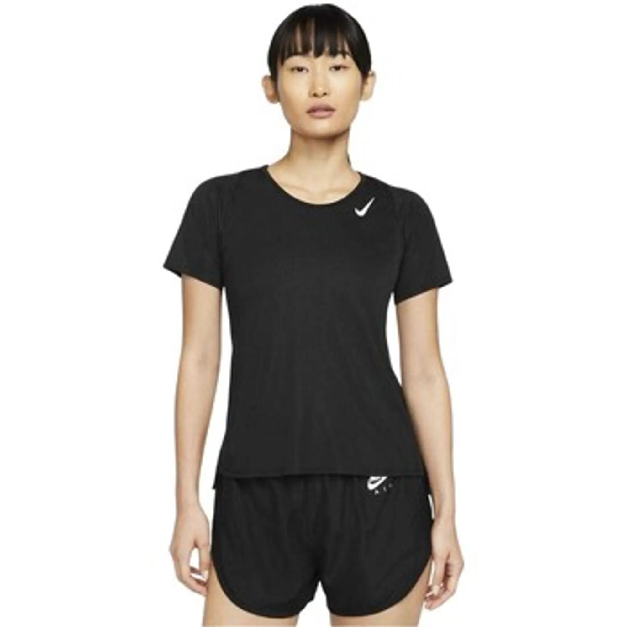 Nike  GT24040  women's T shirt in Black