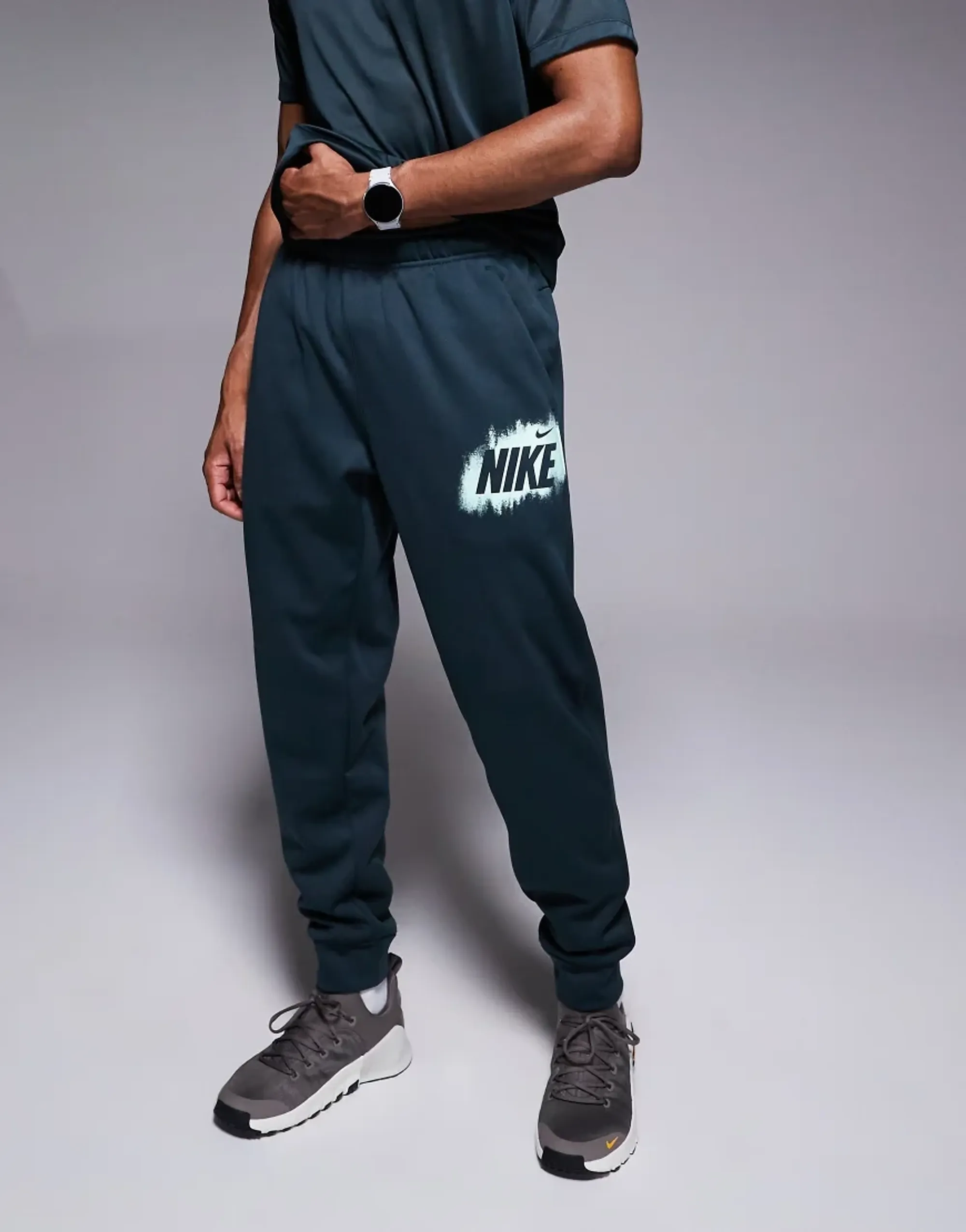 Nike Training Heritage Joggers In Green-Black