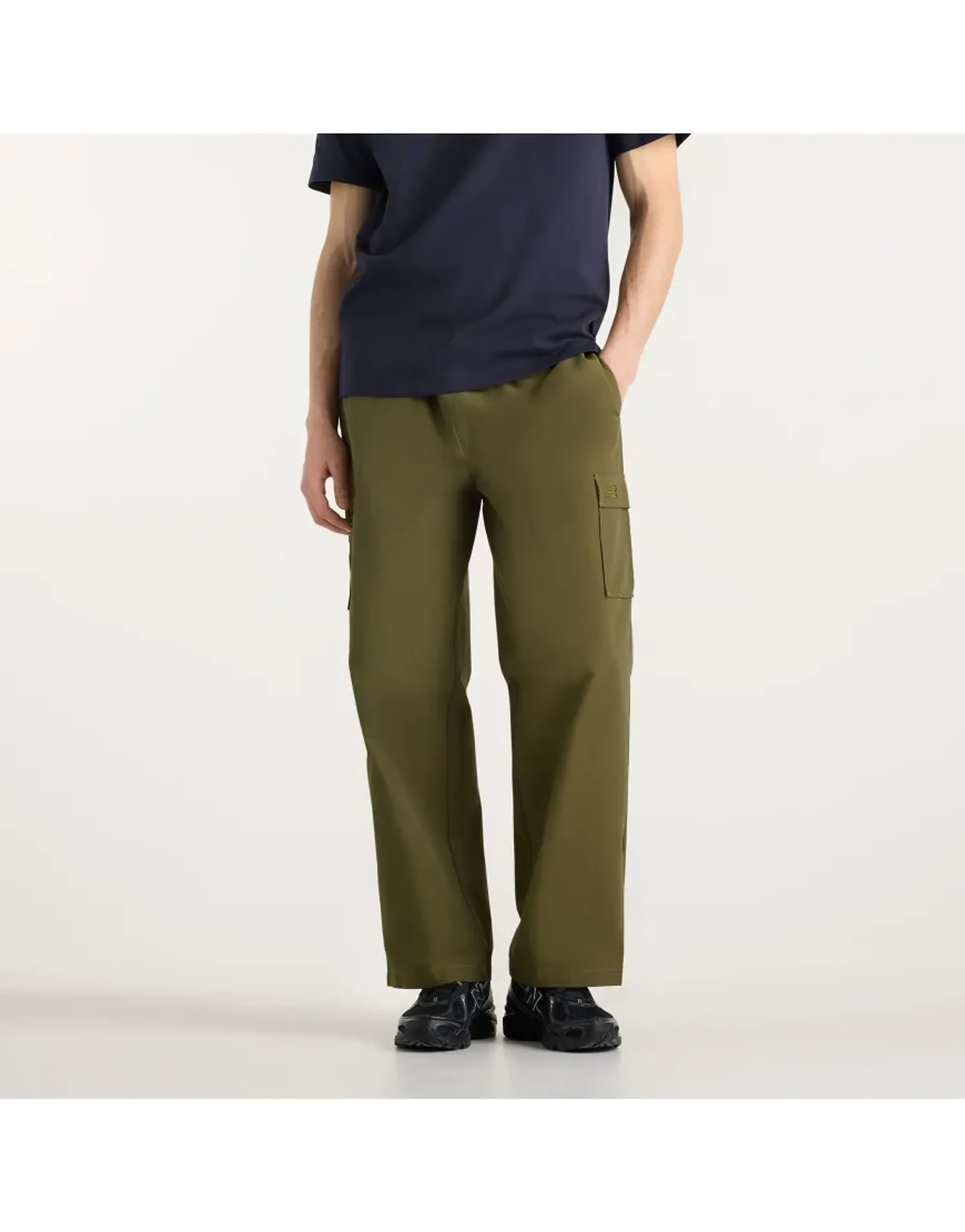 New Balance Woven Cargo Pant In Wakame-Brown