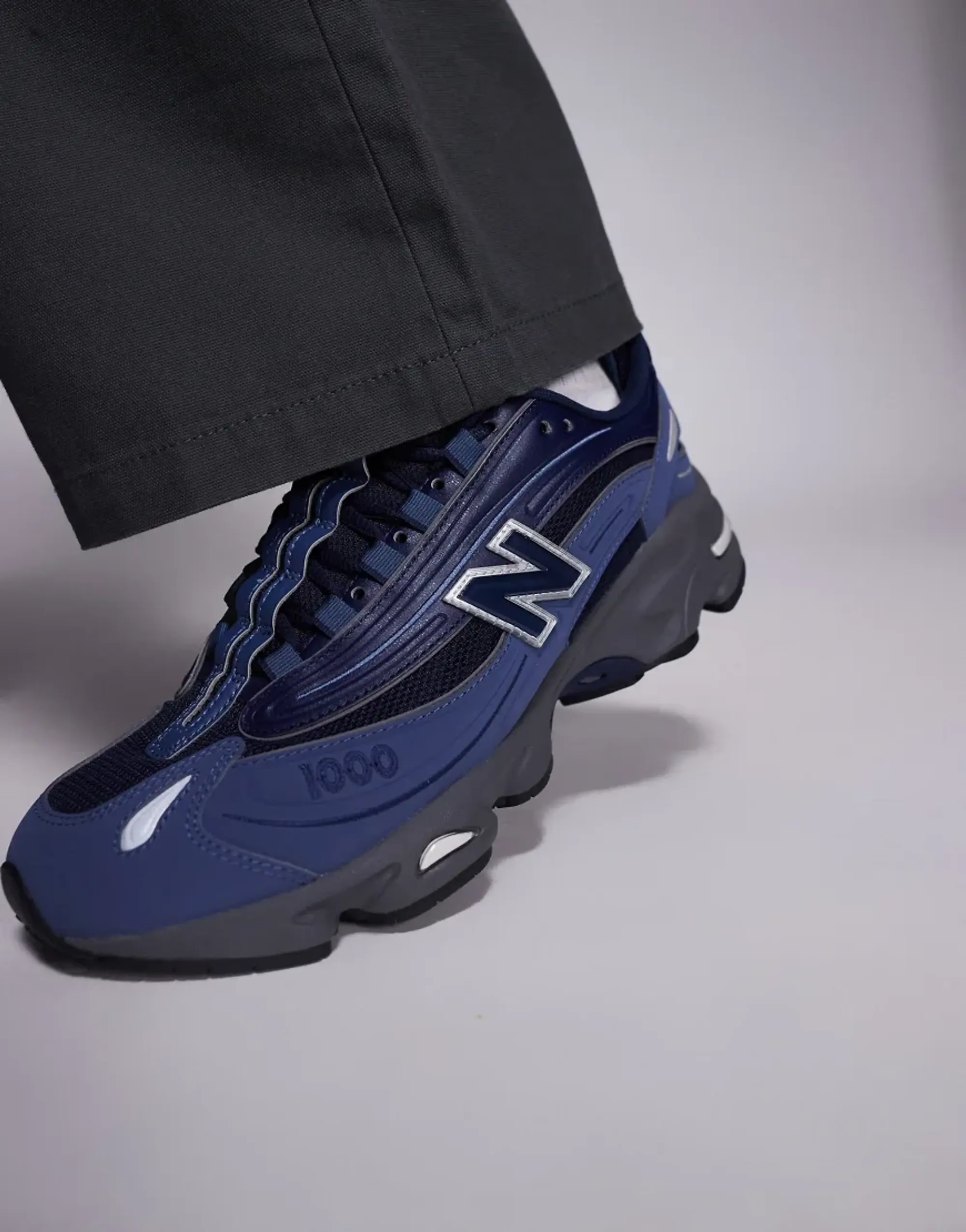 New Balance 1000 Trainers In Black And Blue