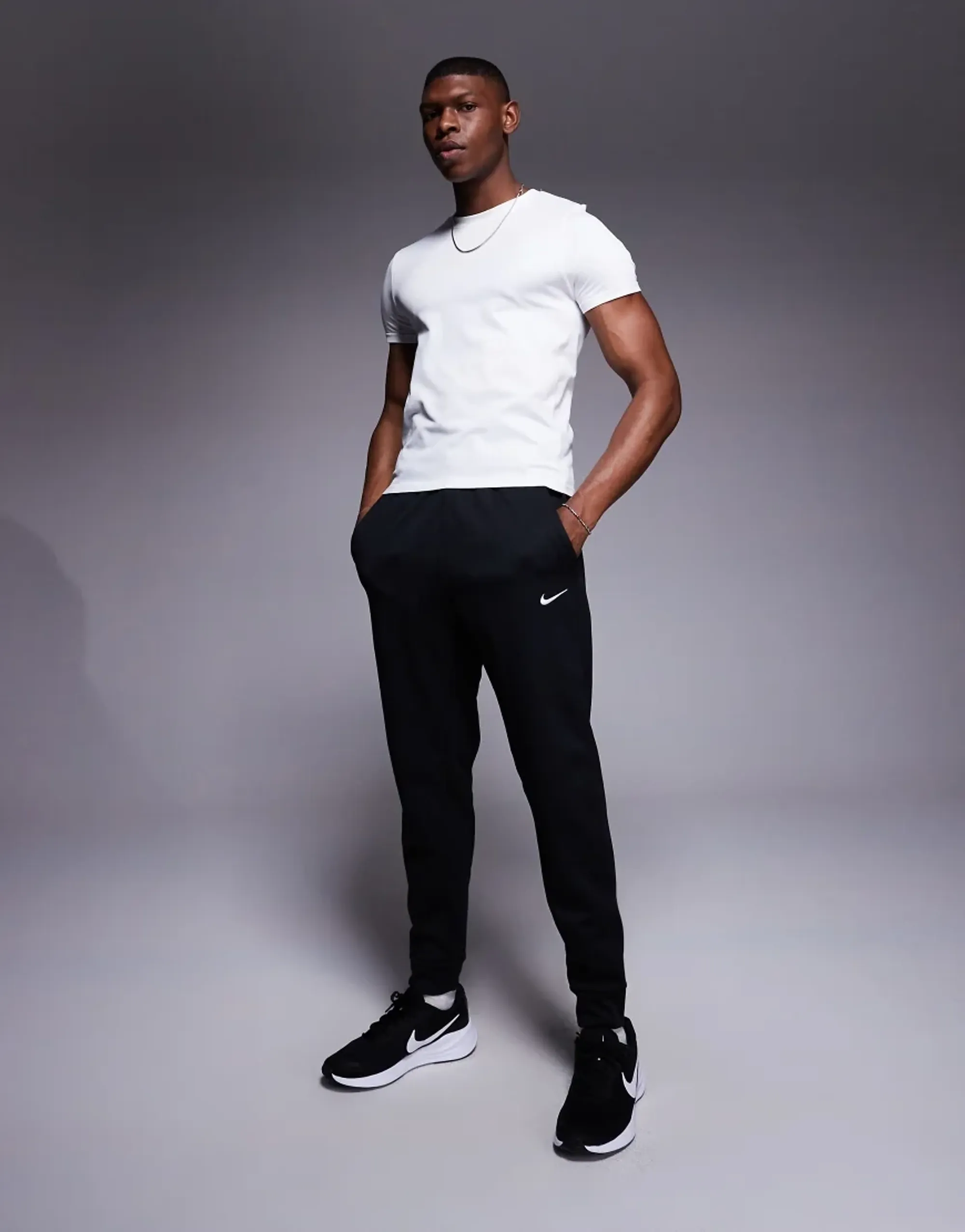 Nike Training Therma-Fit Joggers In Black