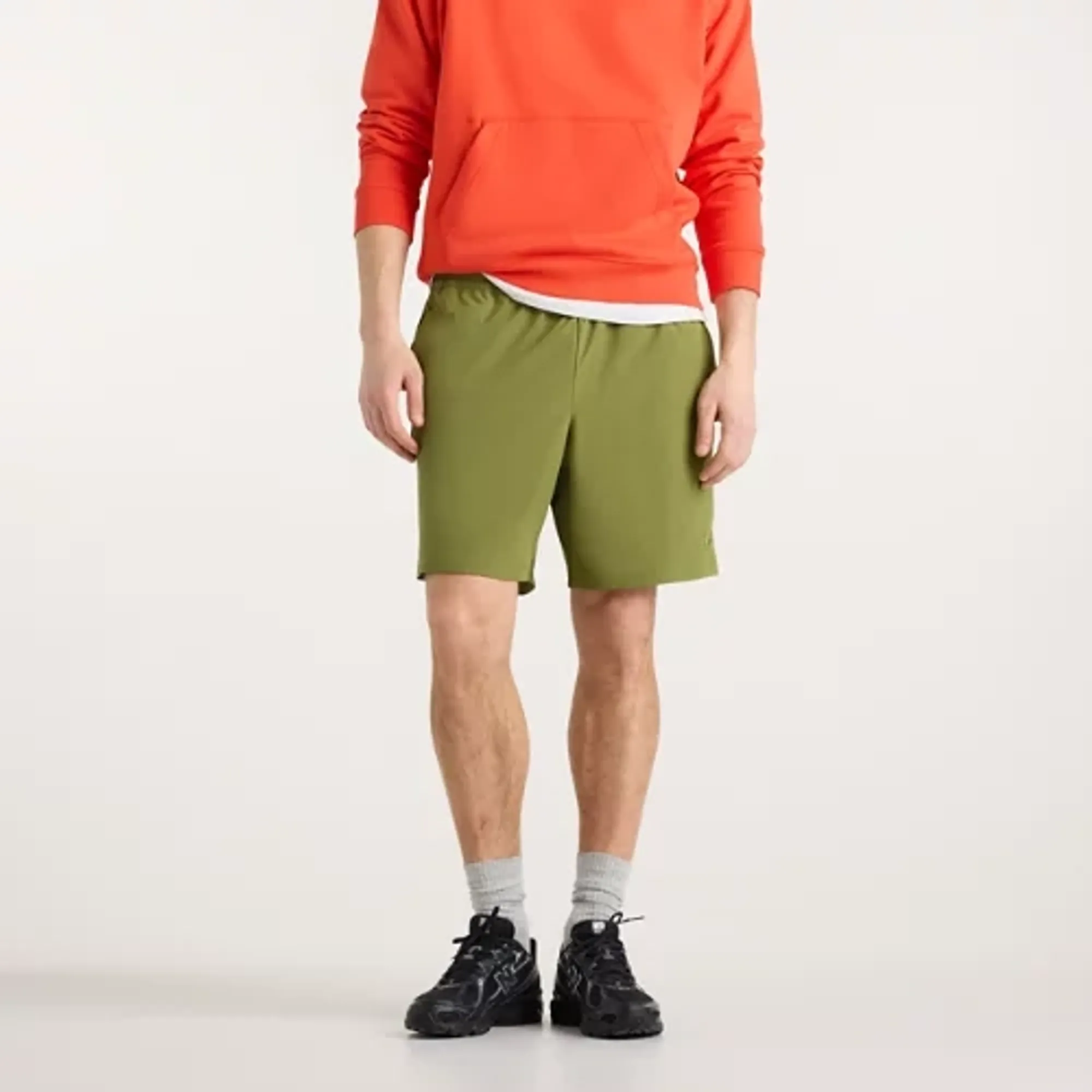 New Balance Men's Athletics Stretch Woven Short 7" in Green Polywoven