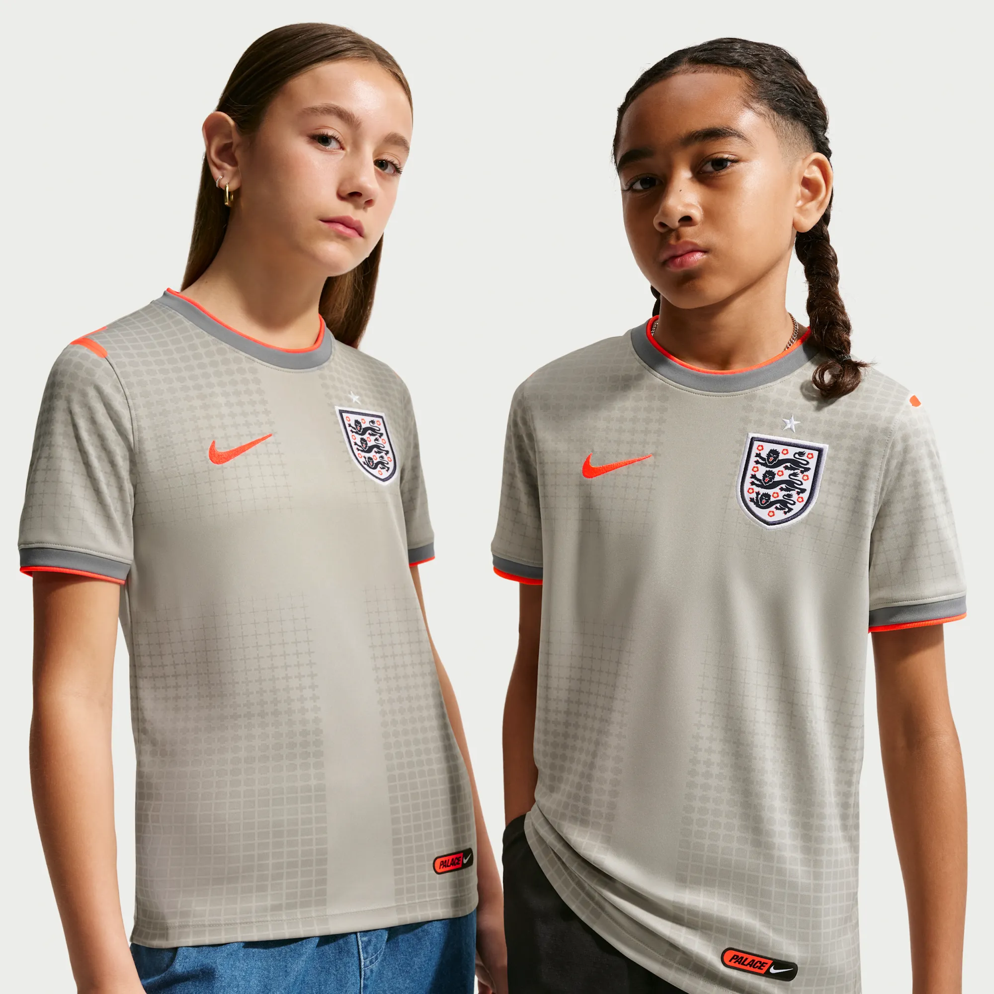 Nike England x Palace Older Kids' Short-Sleeve Football Top - Grey