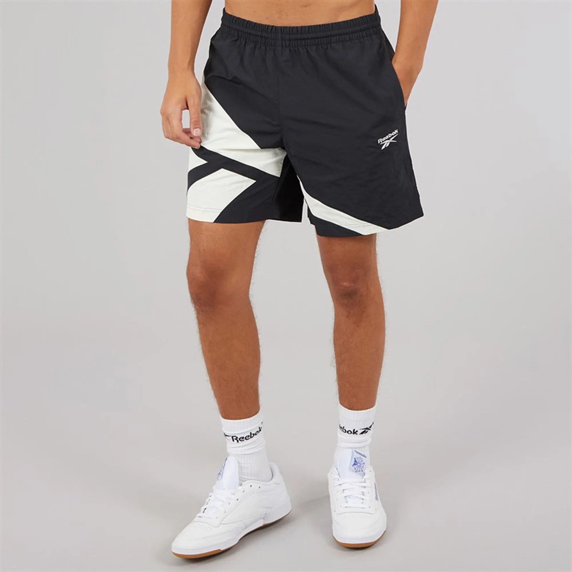 Reebok Mens Classics Vector 7 Inch Woven Shorts Black/Chalk