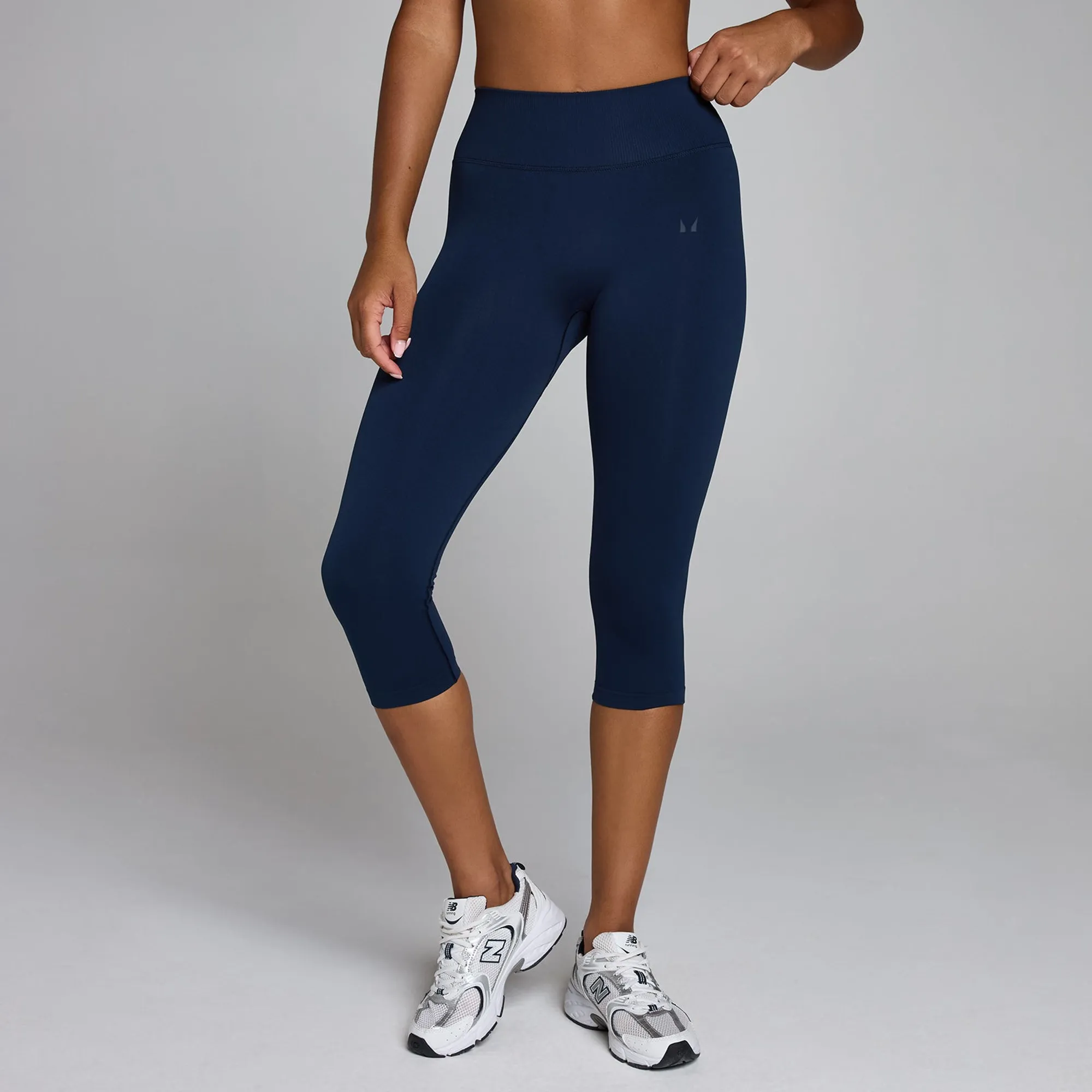MP Women's Hybrid Seamless Capri - Midnight - XS